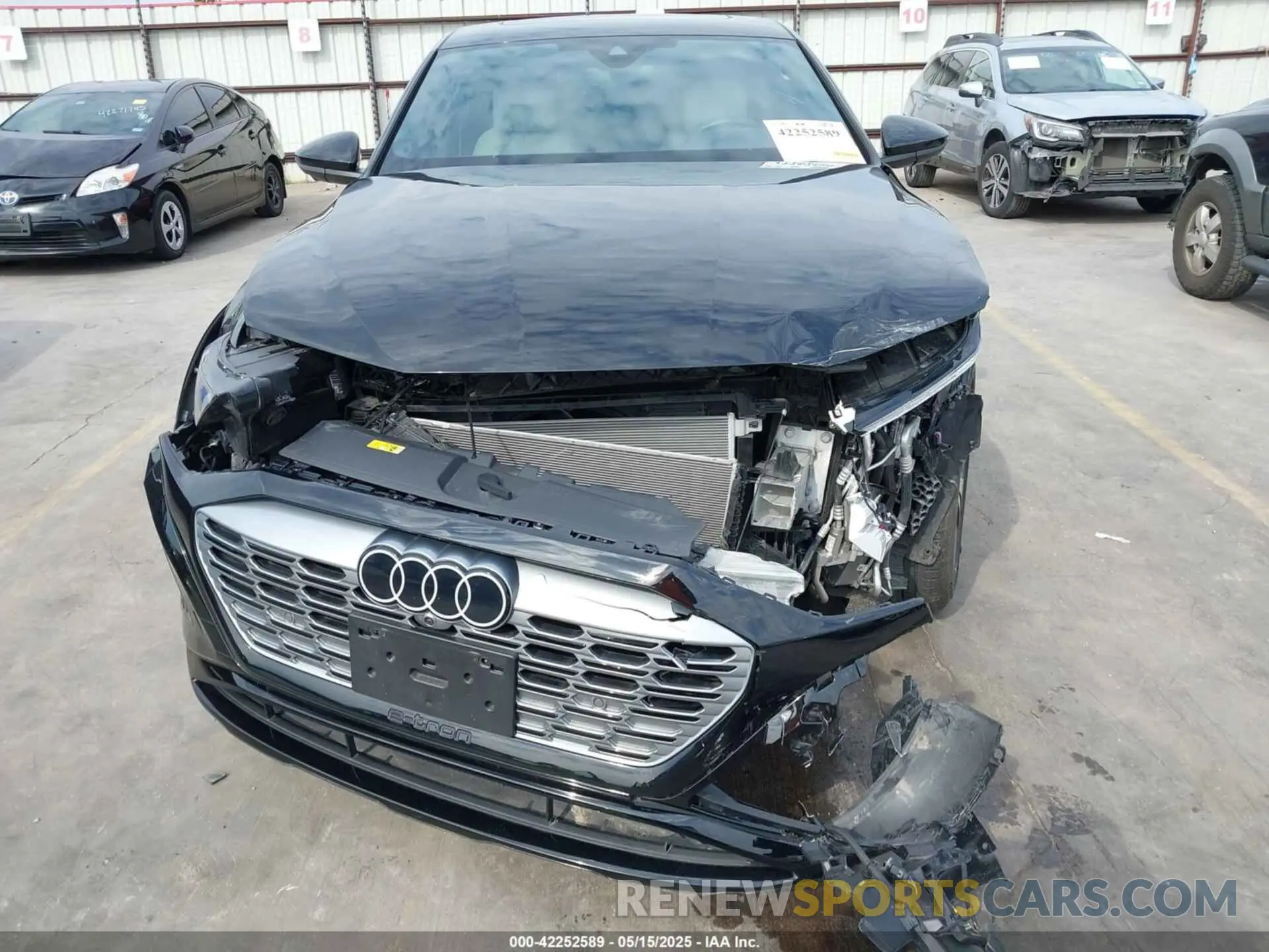 13 fotografías del automóvil dañado WA1CAAGE3RB005383 AUDI Q8 E-TRON 2024