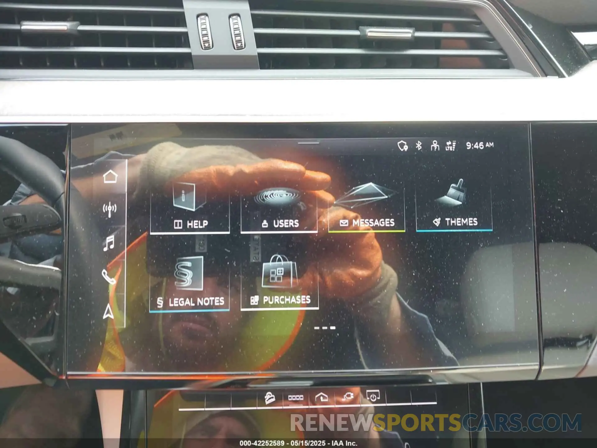 19 fotografías del automóvil dañado WA1CAAGE3RB005383 AUDI Q8 E-TRON 2024