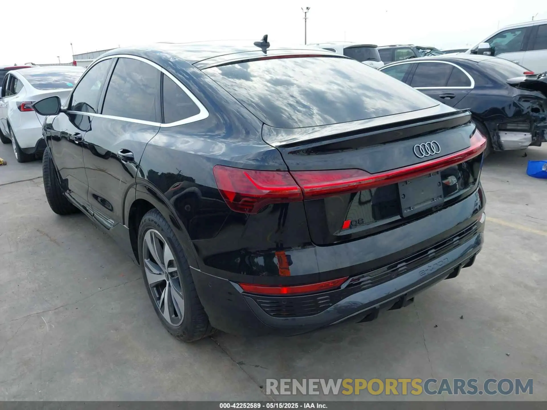 3 fotografías del automóvil dañado WA1CAAGE3RB005383 AUDI Q8 E-TRON 2024