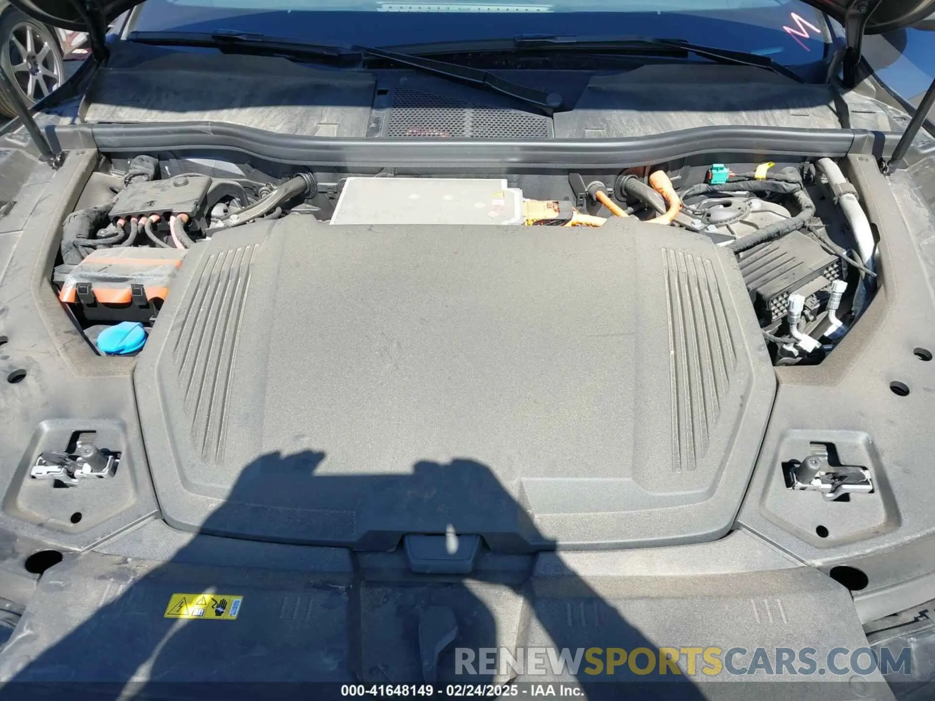 10 fotografías del automóvil dañado WA1CAAGE9RB049520 AUDI Q8 E-TRON 2024