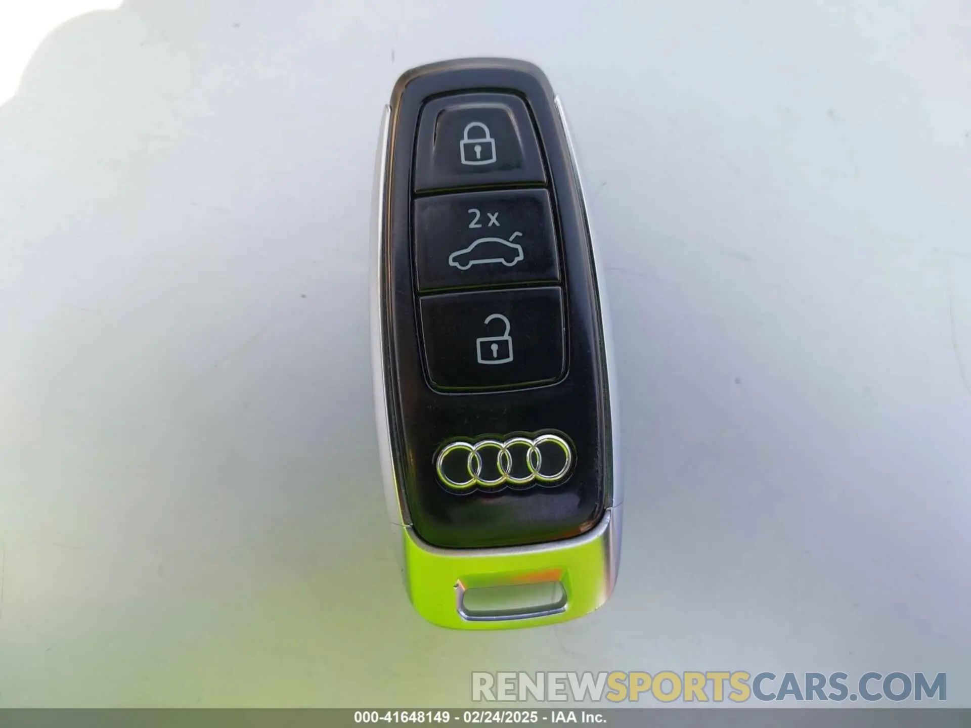 11 fotografías del automóvil dañado WA1CAAGE9RB049520 AUDI Q8 E-TRON 2024