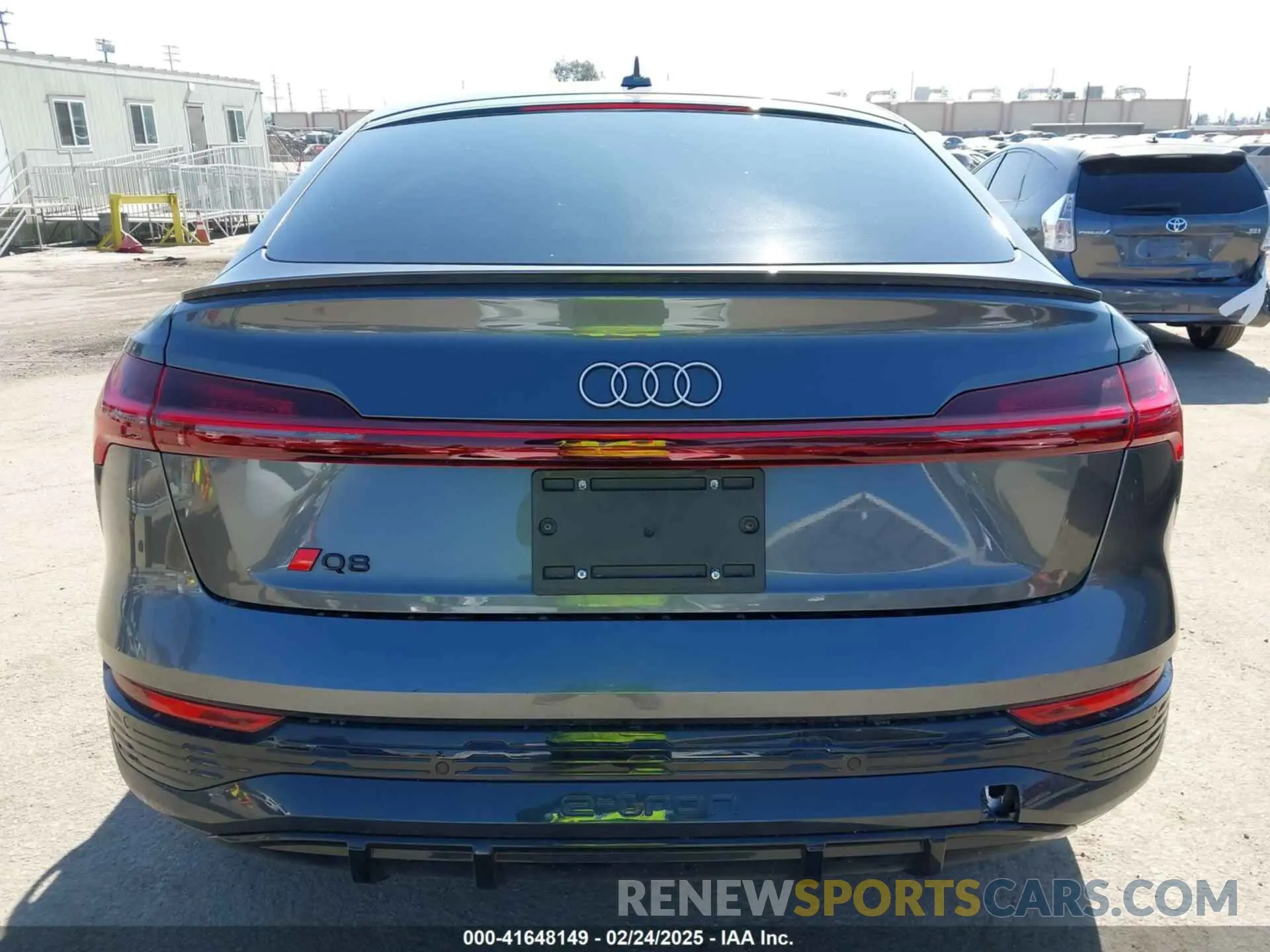 16 fotografías del automóvil dañado WA1CAAGE9RB049520 AUDI Q8 E-TRON 2024
