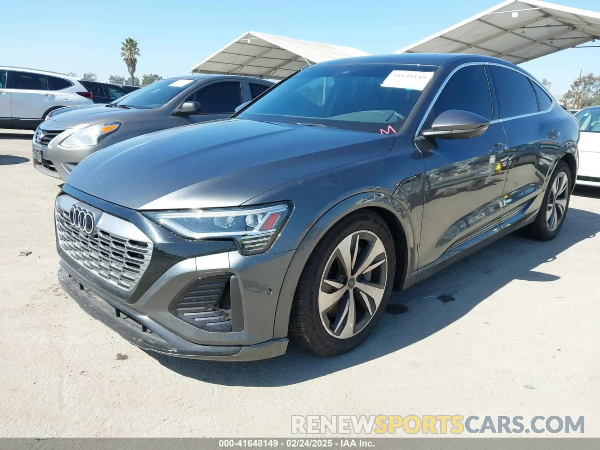 2 fotografías del automóvil dañado WA1CAAGE9RB049520 AUDI Q8 E-TRON 2024