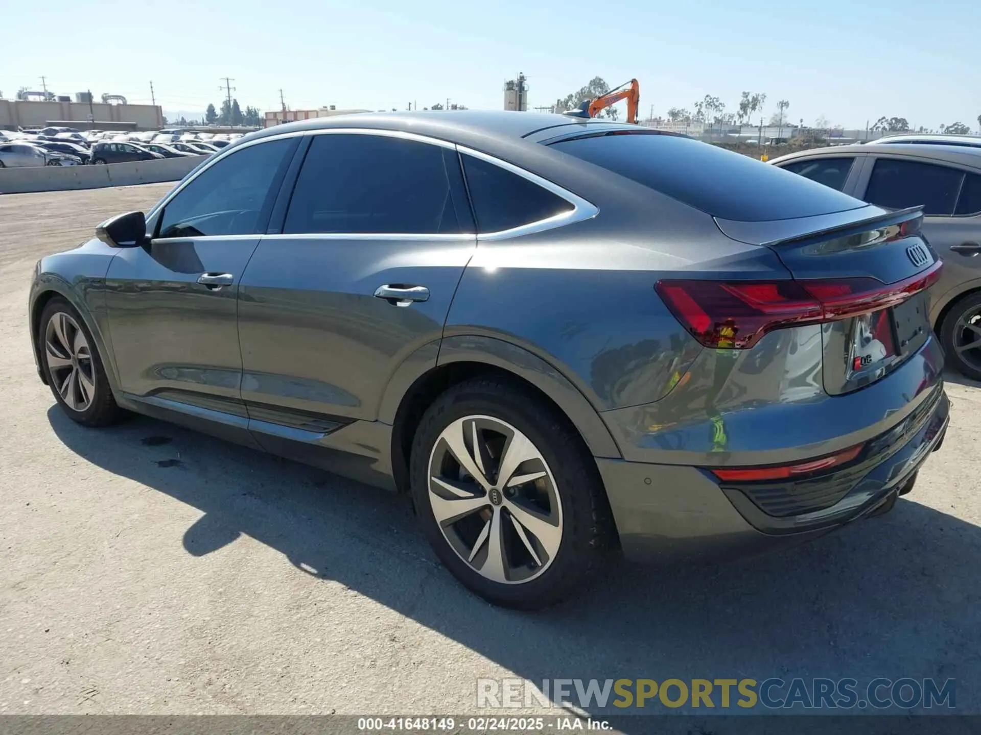 3 fotografías del automóvil dañado WA1CAAGE9RB049520 AUDI Q8 E-TRON 2024