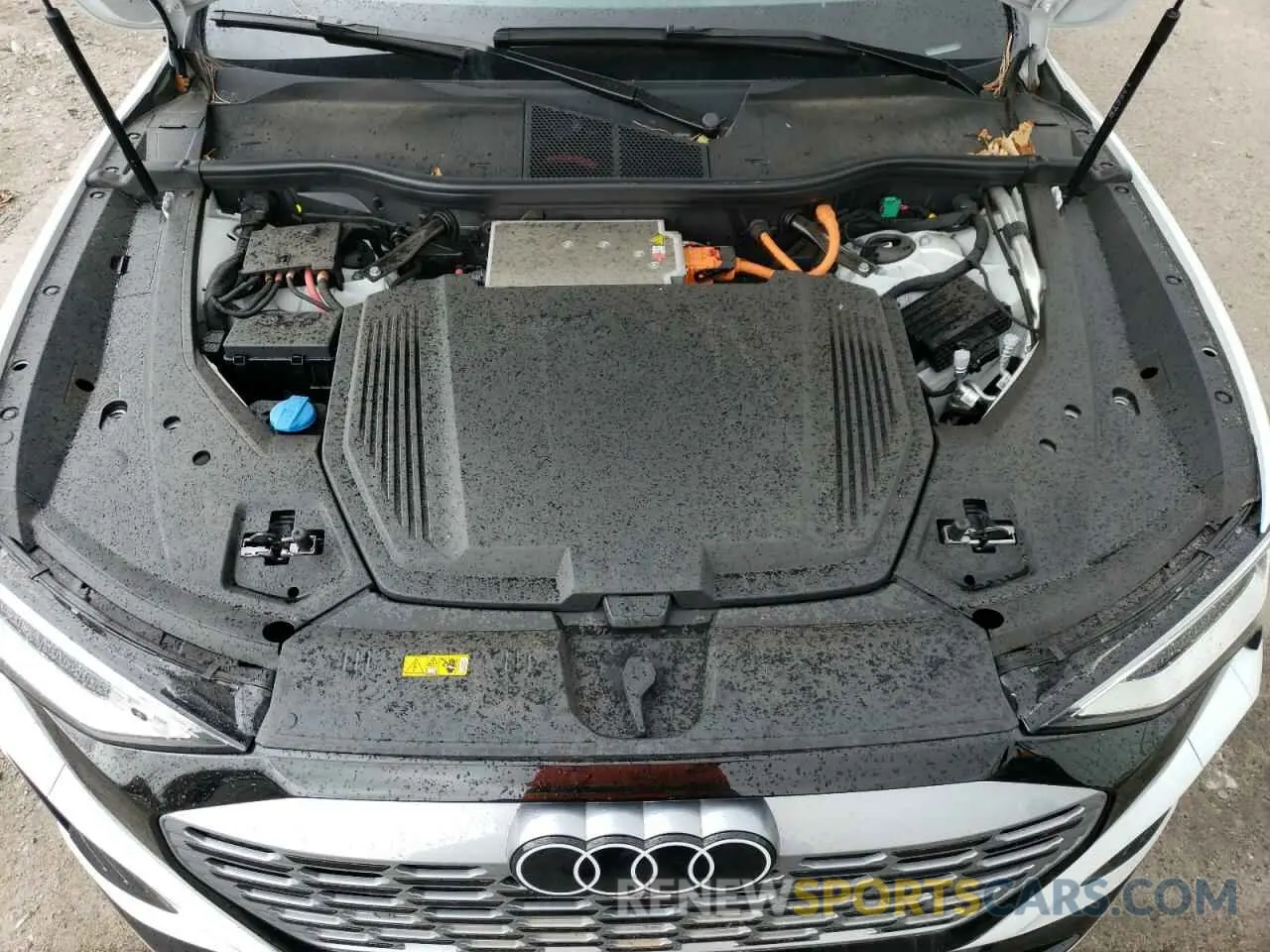 12 fotografías del automóvil dañado WA1CAAGEXRB024450 AUDI Q8 E-TRON 2024
