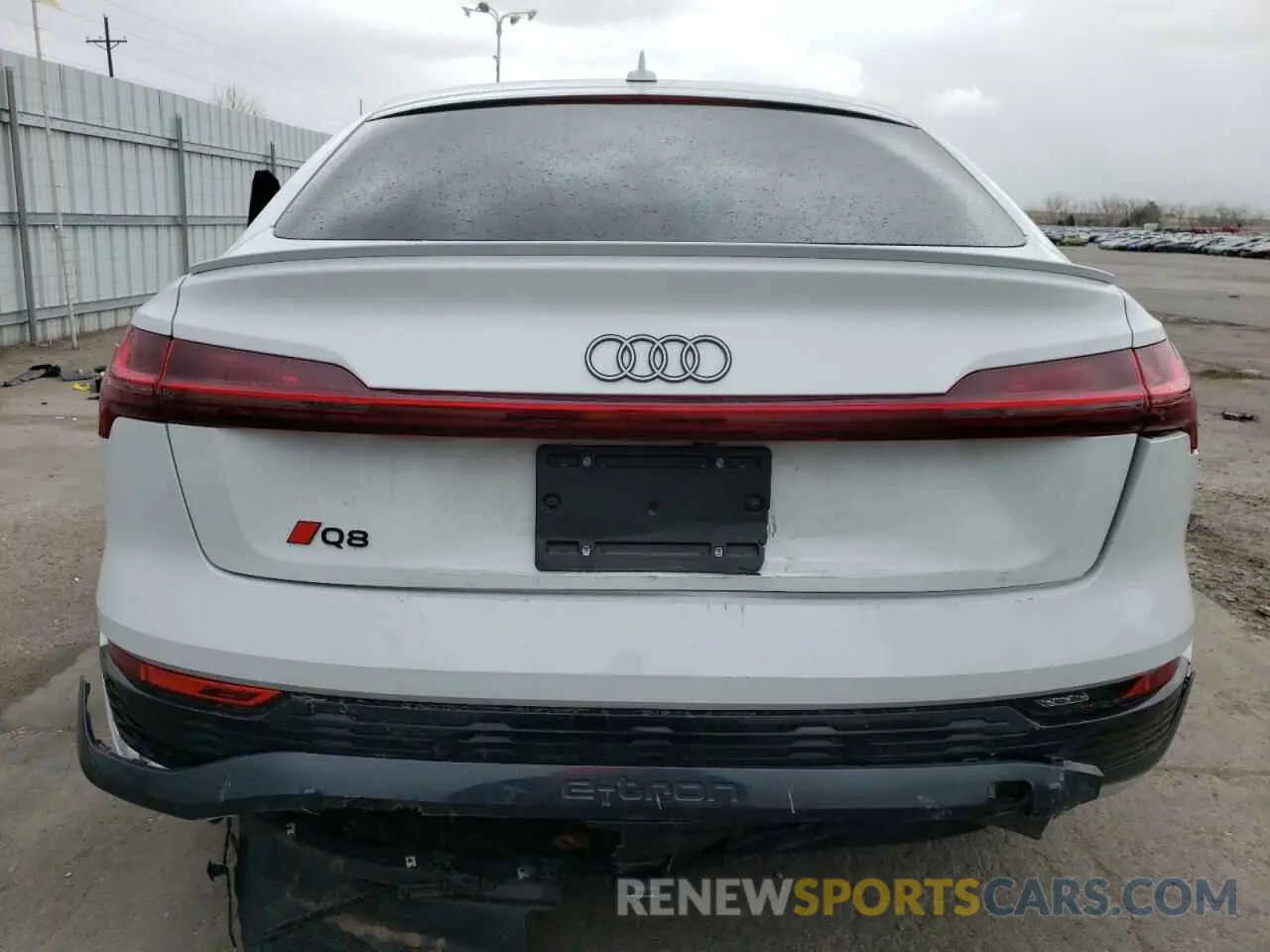 6 fotografías del automóvil dañado WA1CAAGEXRB024450 AUDI Q8 E-TRON 2024