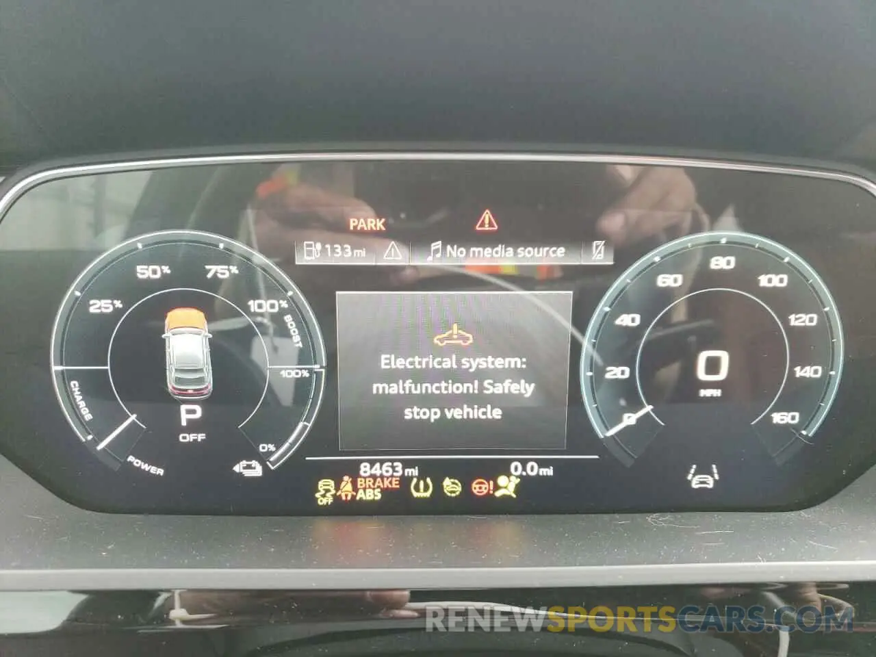 9 fotografías del automóvil dañado WA1CAAGEXRB024450 AUDI Q8 E-TRON 2024