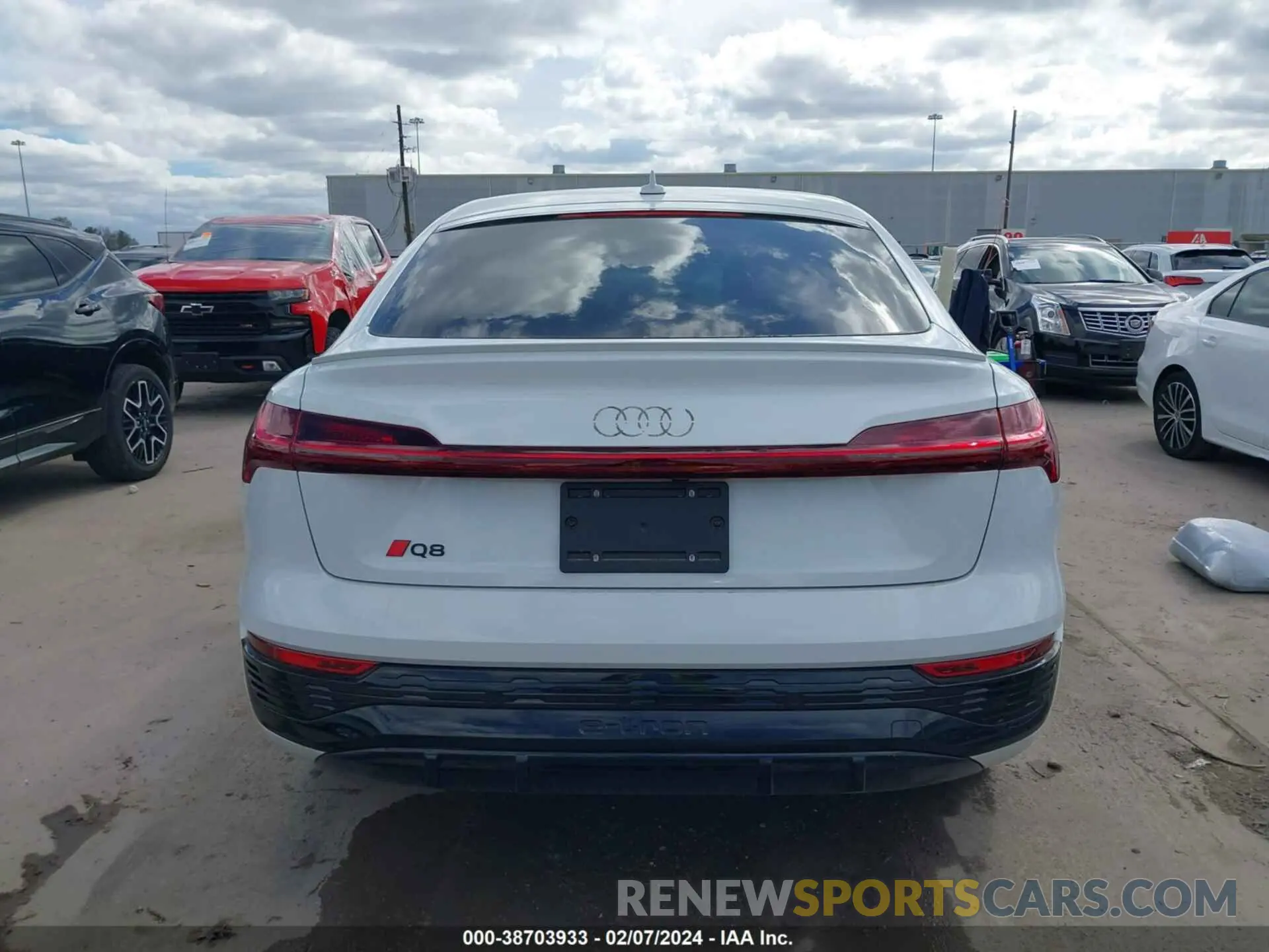 17 fotografías del automóvil dañado WA1DABGE2RB007345 AUDI Q8 E-TRON 2024