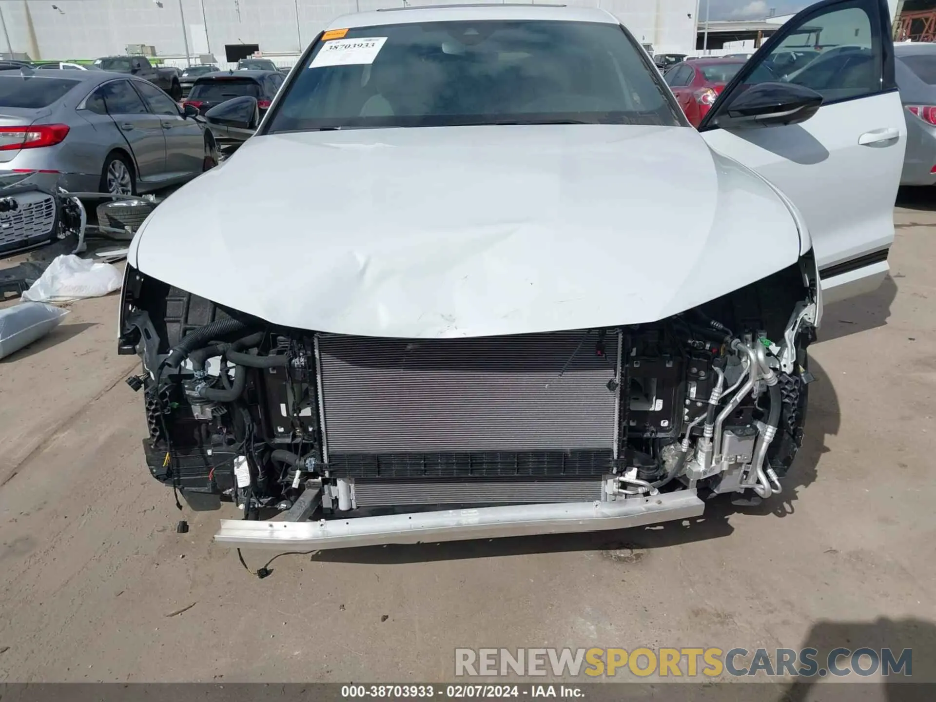6 fotografías del automóvil dañado WA1DABGE2RB007345 AUDI Q8 E-TRON 2024