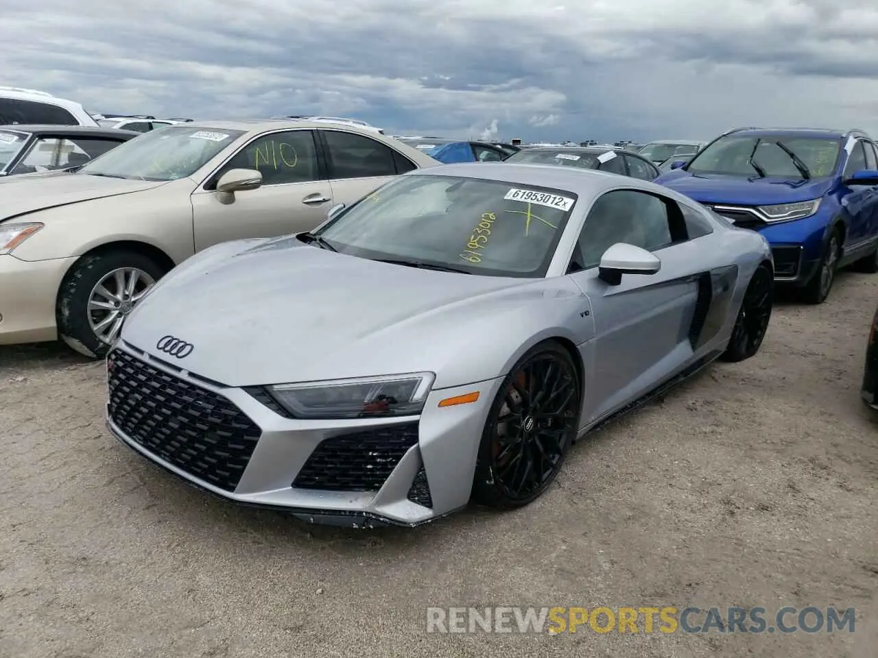 2 fotografías del automóvil dañado WUAEEAFX4L7900870 AUDI R8 2020