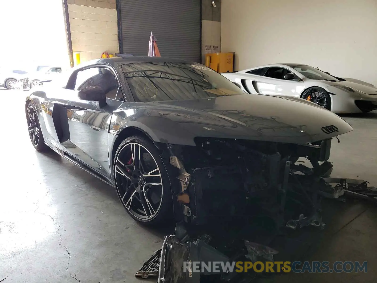 1 fotografías del automóvil dañado WUAKBAFX0L7900554 AUDI R8 2020
