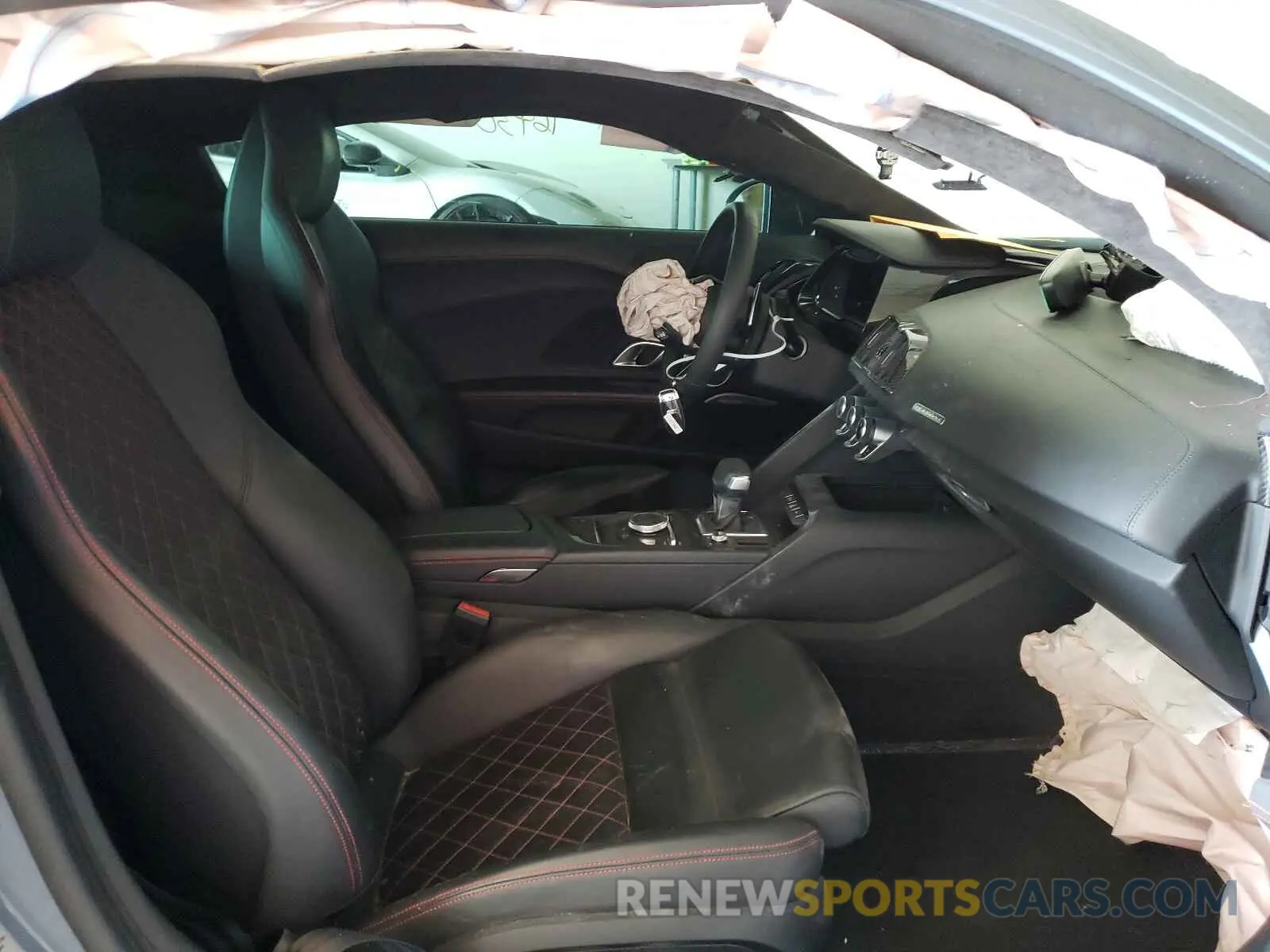5 fotografías del automóvil dañado WUAKBAFX0L7900554 AUDI R8 2020