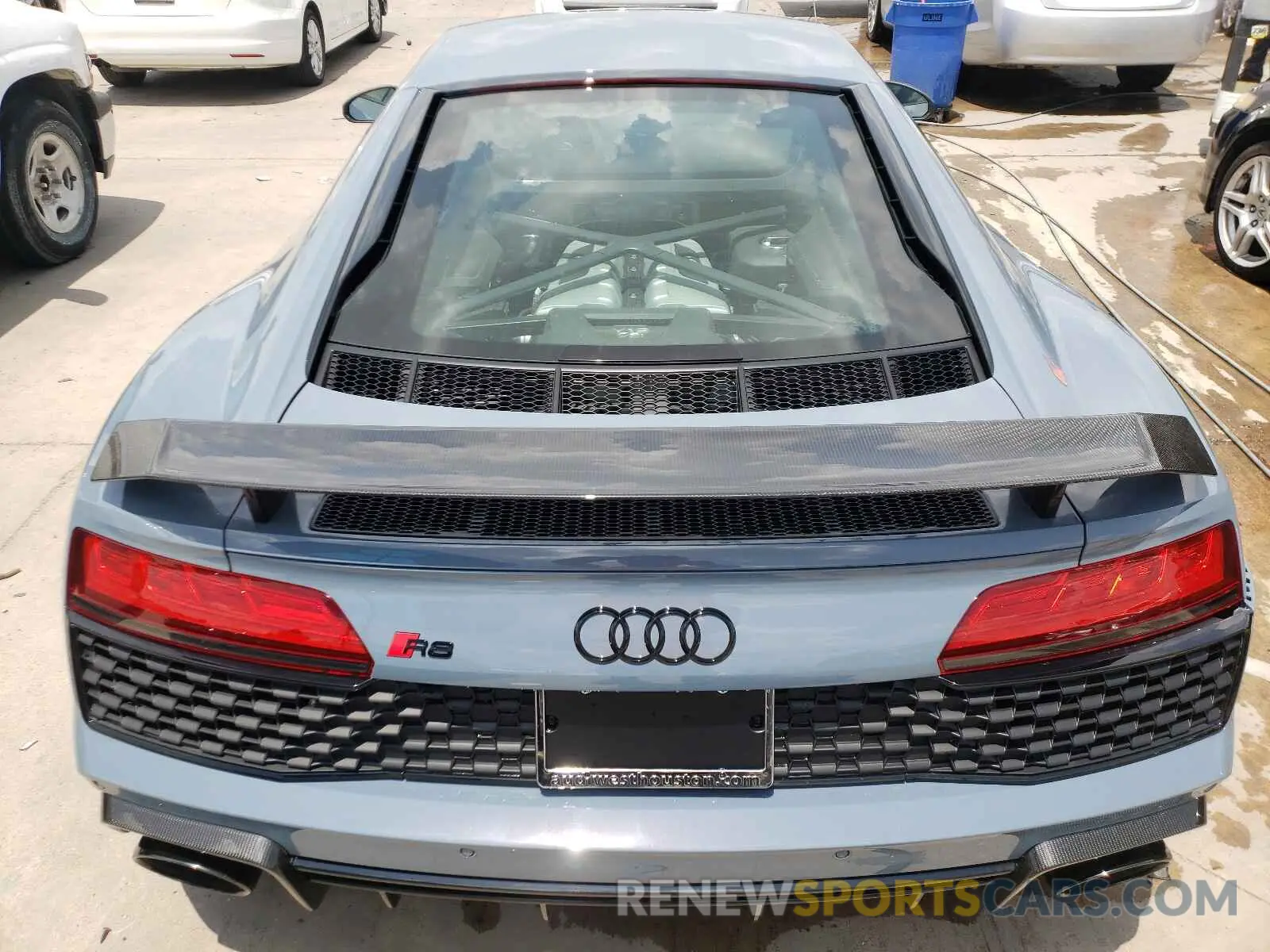 6 fotografías del automóvil dañado WUAKBAFX7L7901183 AUDI R8 2020