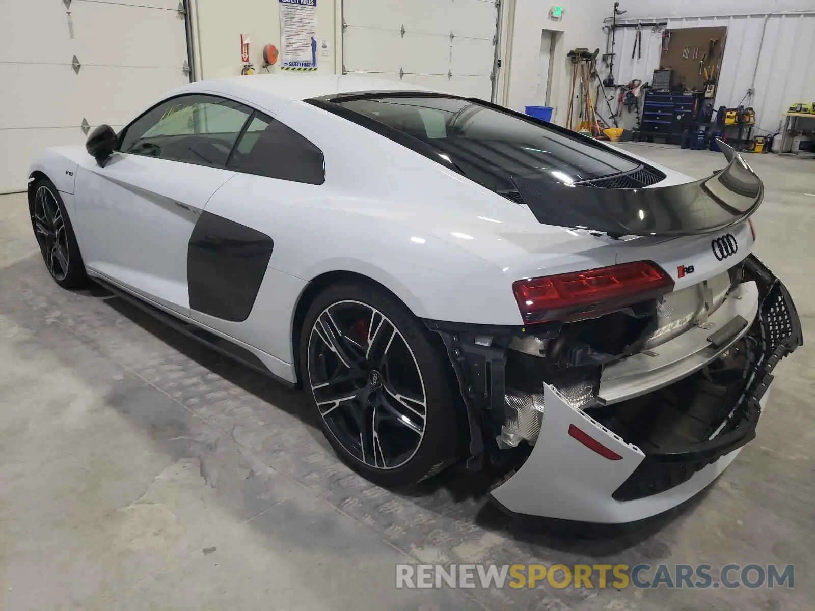 3 fotografías del automóvil dañado WUAKBAFX9L7900195 AUDI R8 2020