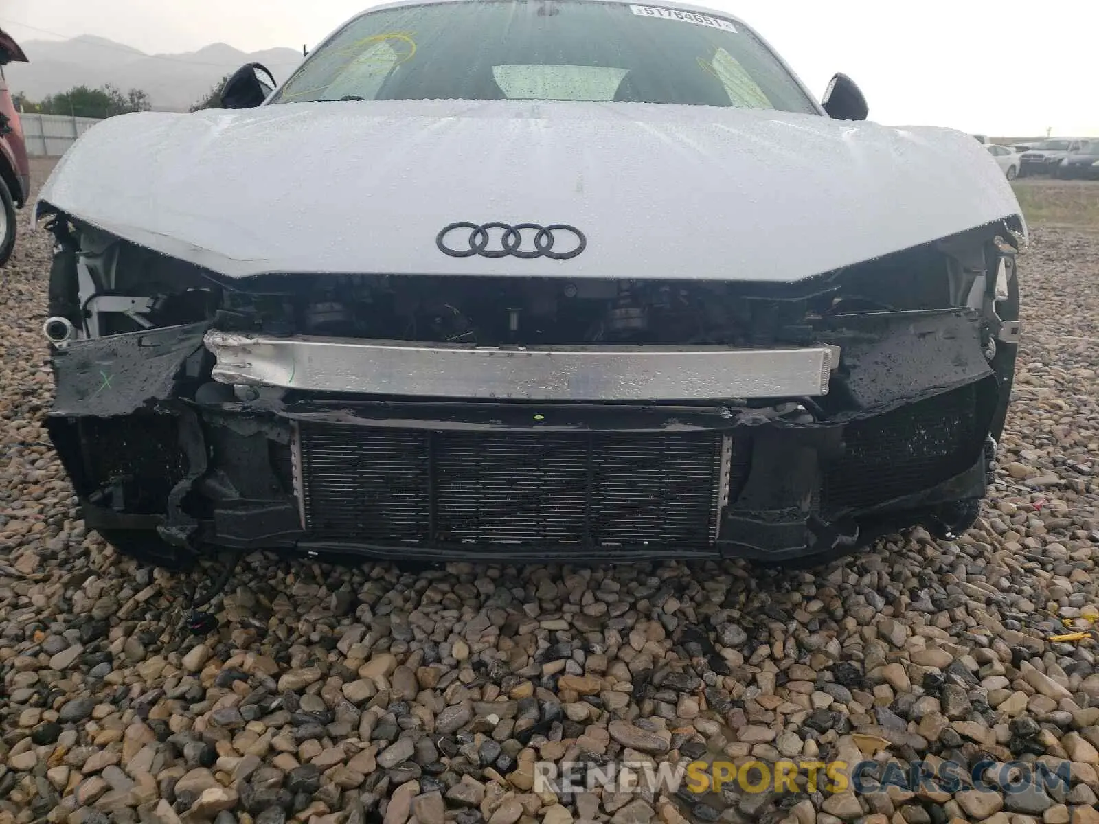 9 fotografías del automóvil dañado WUAKBAFX9L7900195 AUDI R8 2020