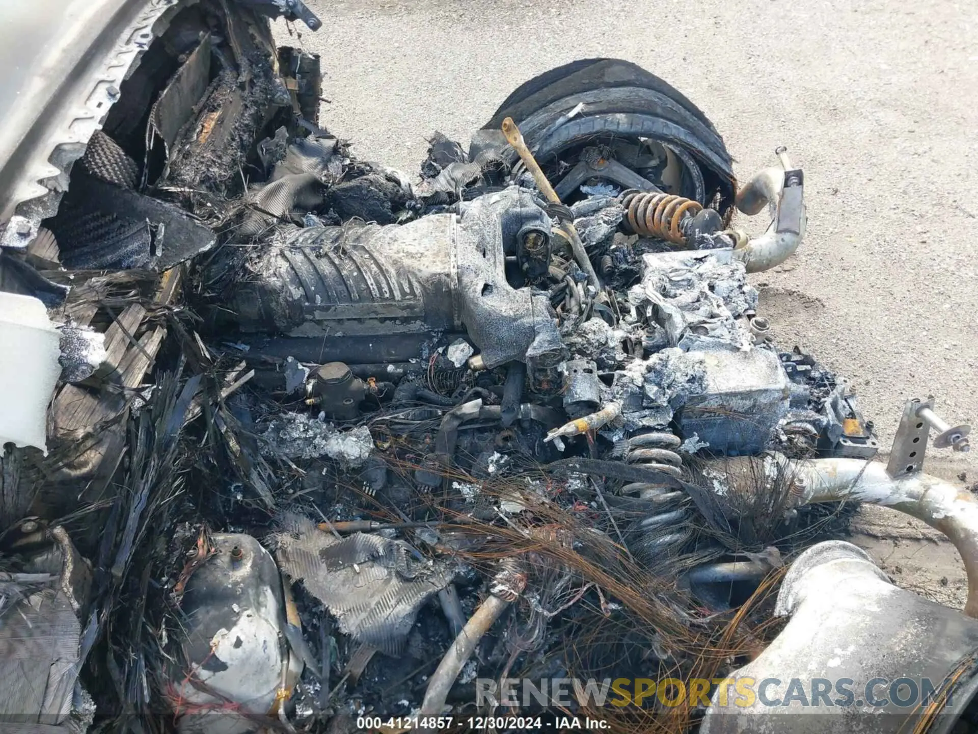 10 fotografías del automóvil dañado WUAKBAFX5M7900468 AUDI R8 2021