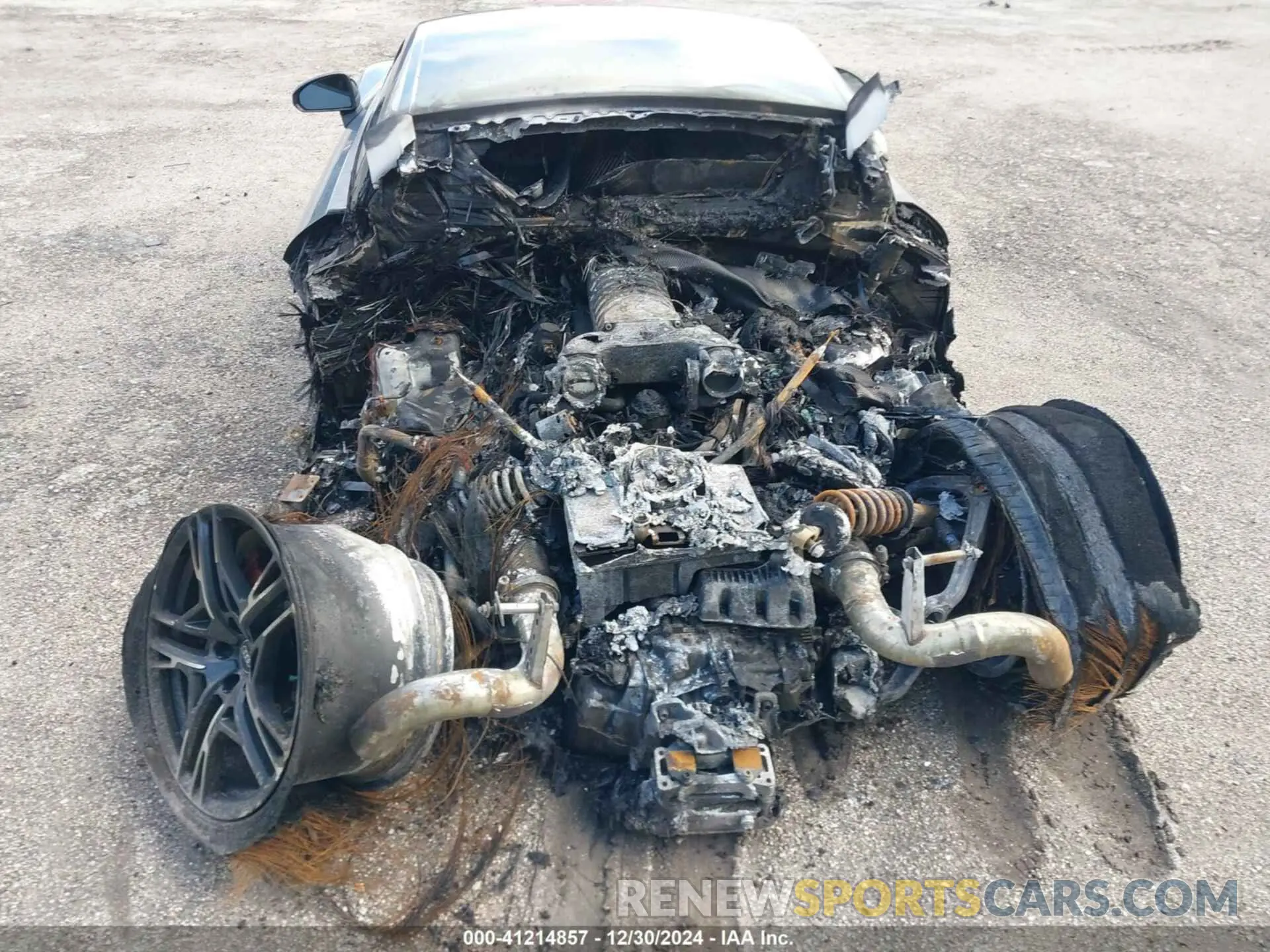 11 fotografías del automóvil dañado WUAKBAFX5M7900468 AUDI R8 2021