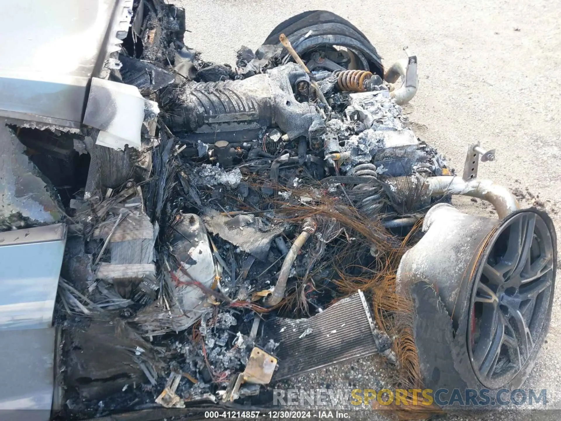 6 fotografías del automóvil dañado WUAKBAFX5M7900468 AUDI R8 2021