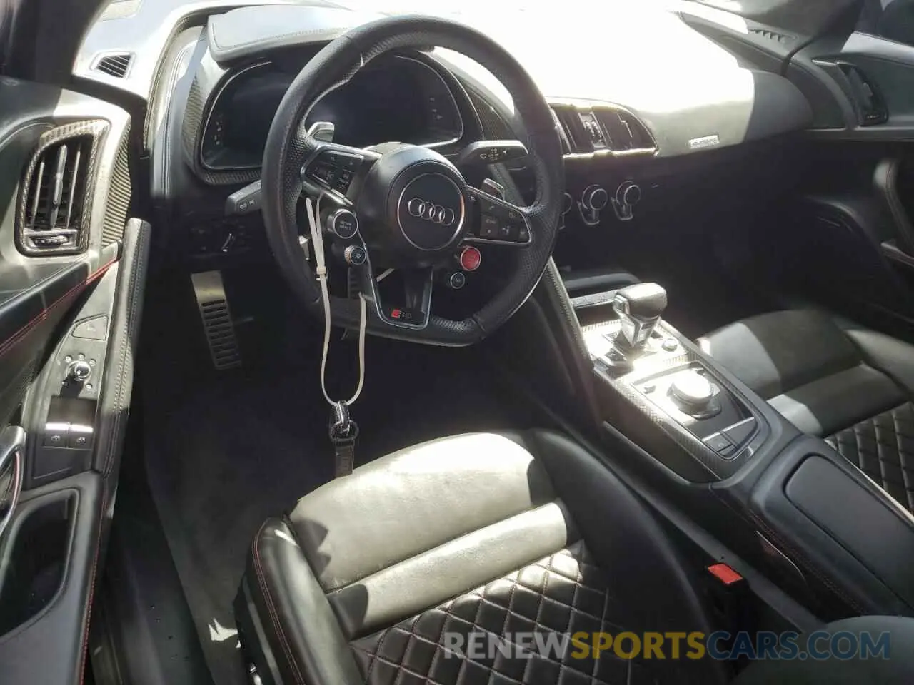 8 fotografías del automóvil dañado WUAKBAFX6M7901404 AUDI R8 2021