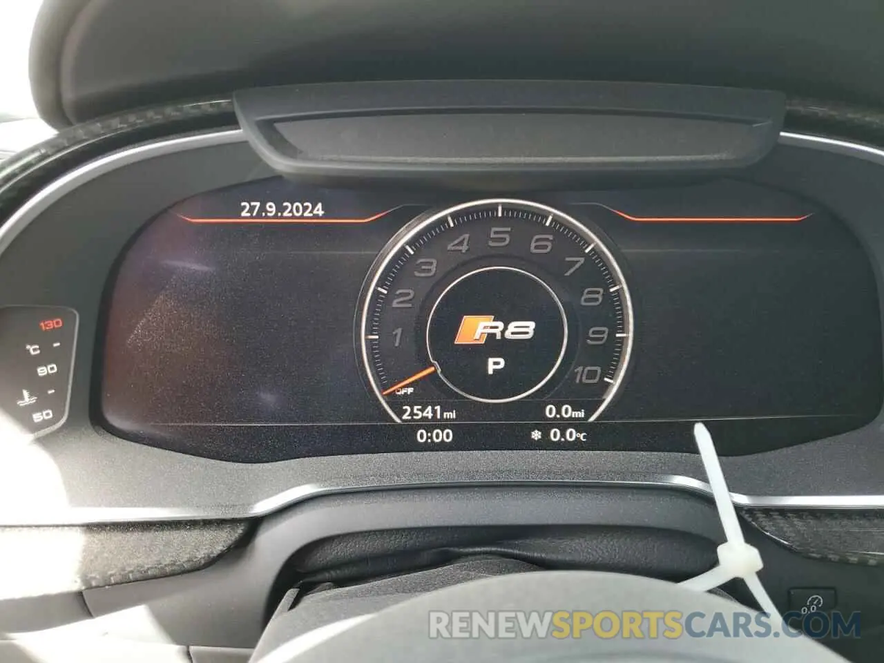 9 fotografías del automóvil dañado WUAKBAFX6M7901404 AUDI R8 2021