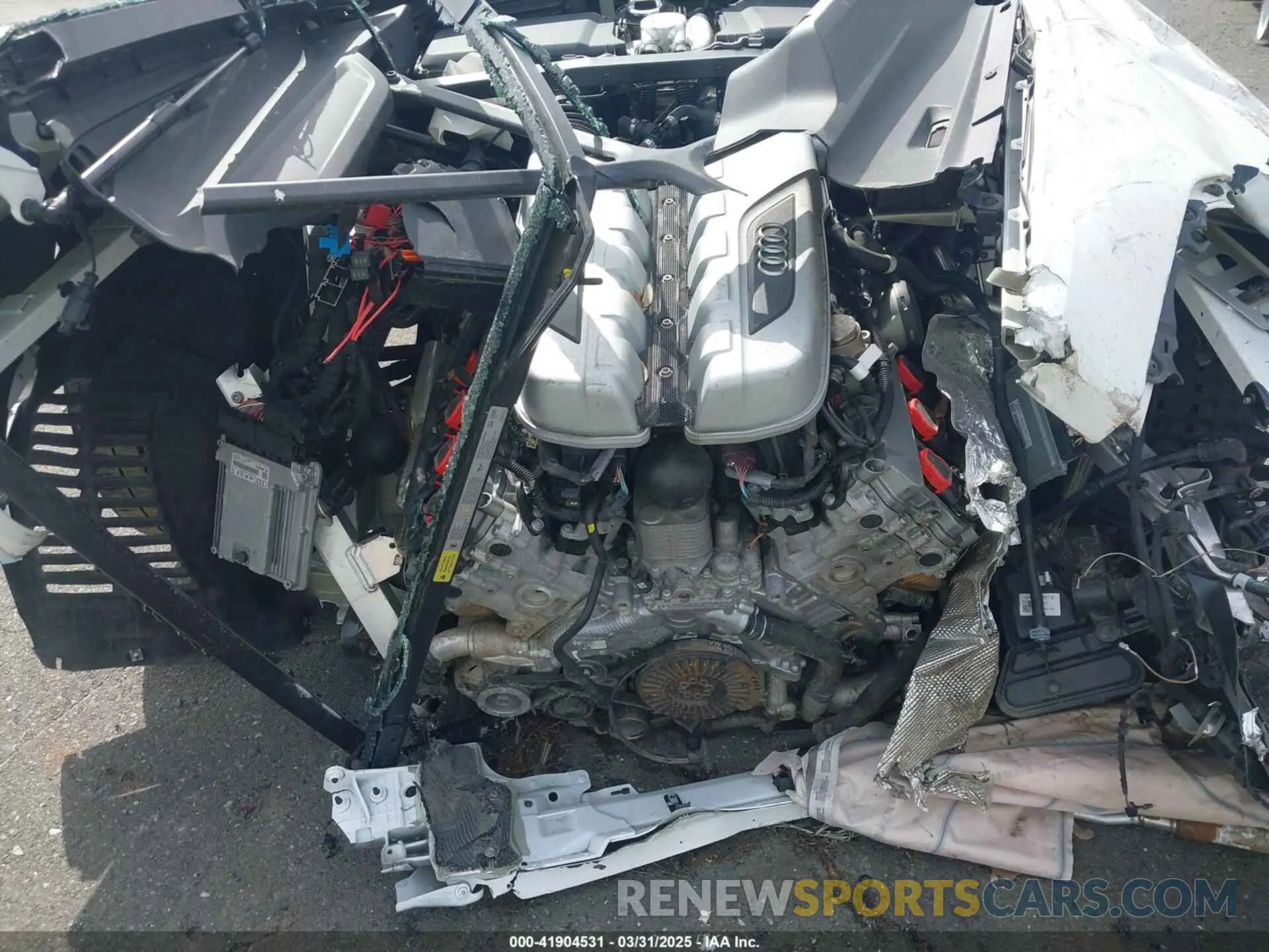 10 fotografías del automóvil dañado WUACEAFX7N7901019 AUDI R8 2022