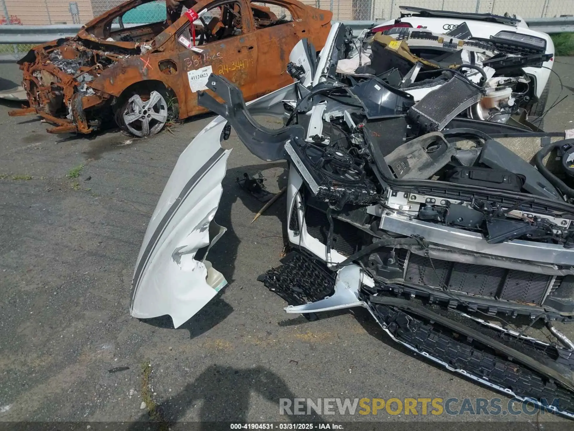 11 fotografías del automóvil dañado WUACEAFX7N7901019 AUDI R8 2022