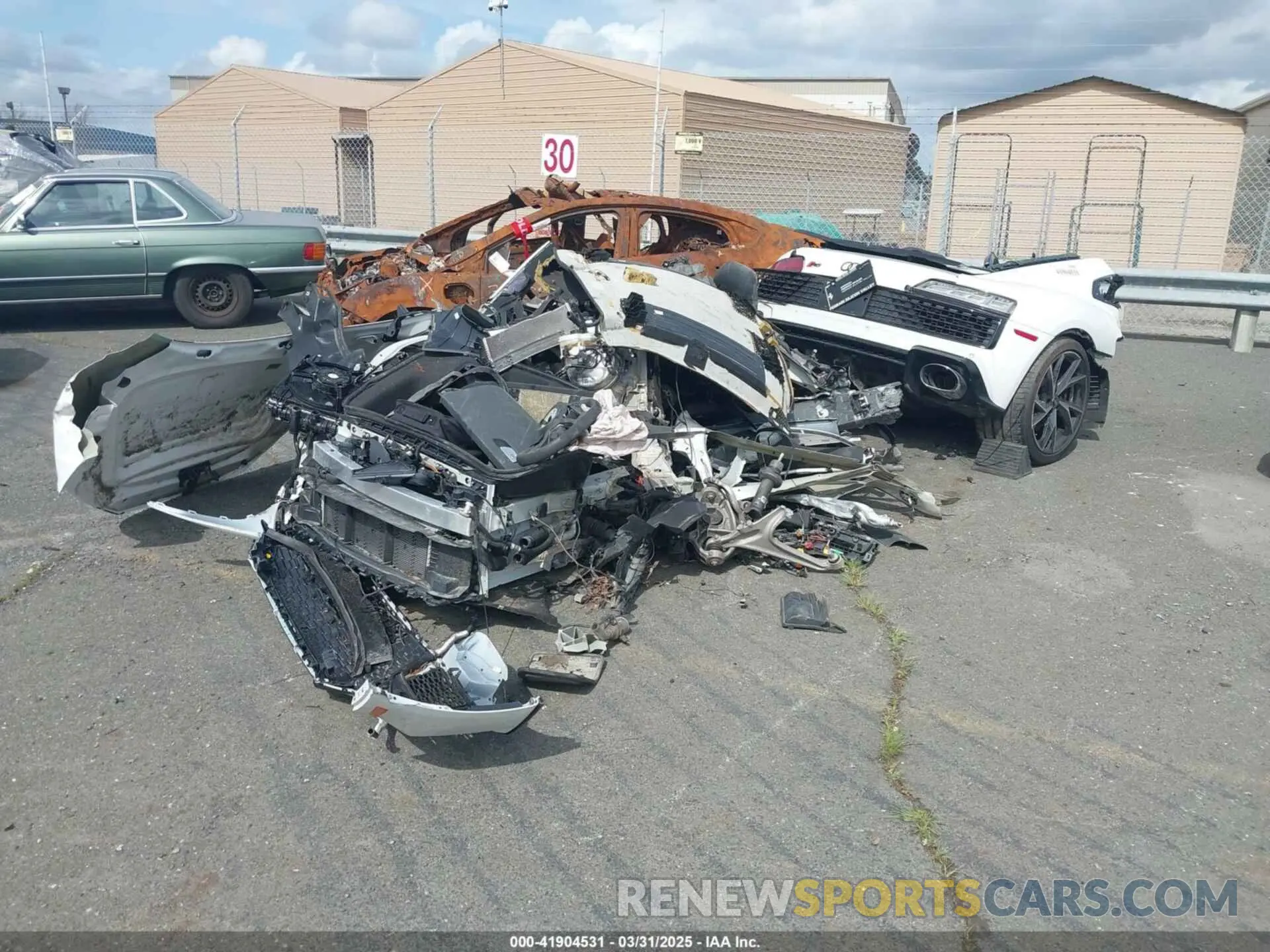 2 fotografías del automóvil dañado WUACEAFX7N7901019 AUDI R8 2022
