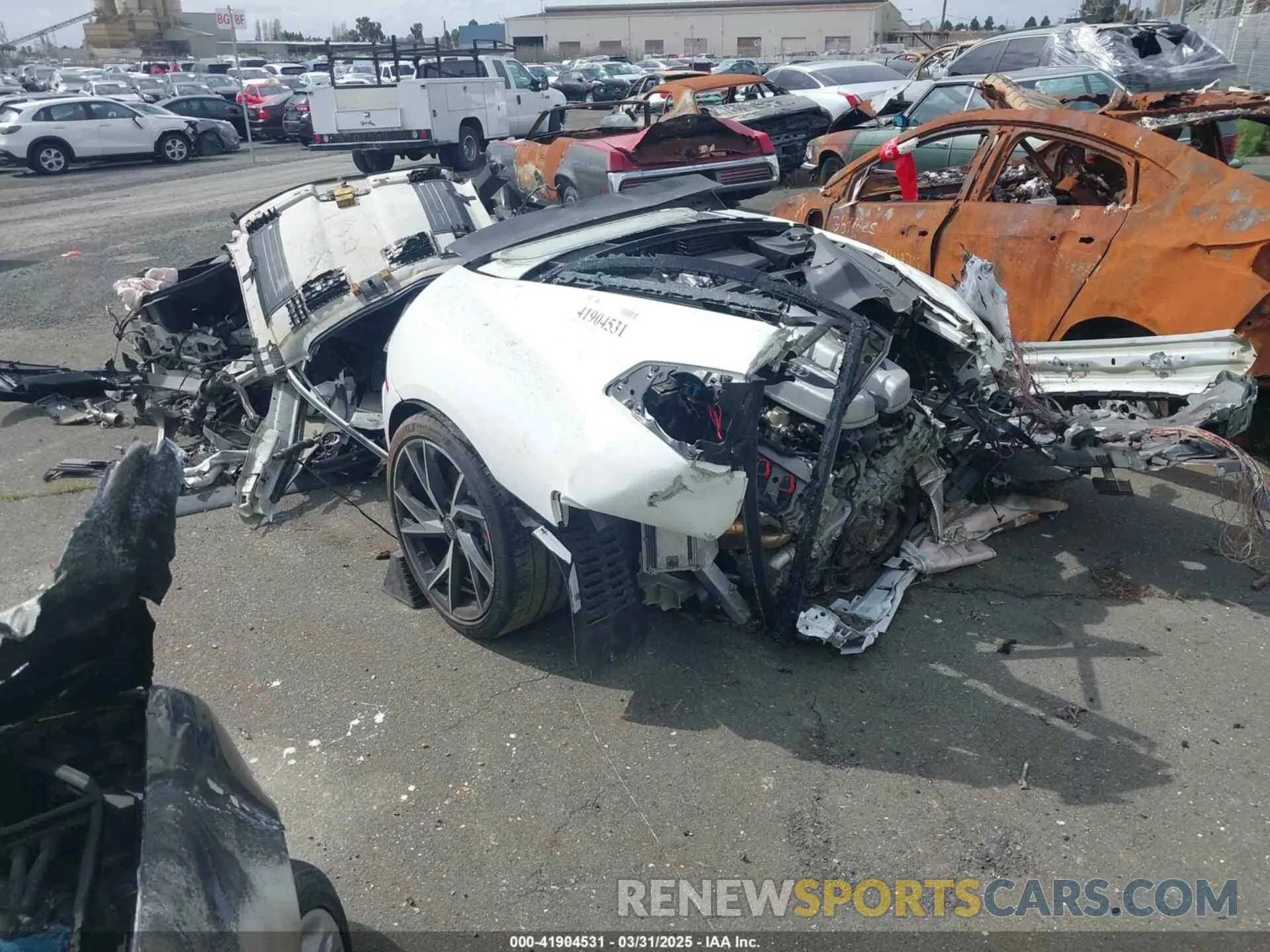 3 fotografías del automóvil dañado WUACEAFX7N7901019 AUDI R8 2022