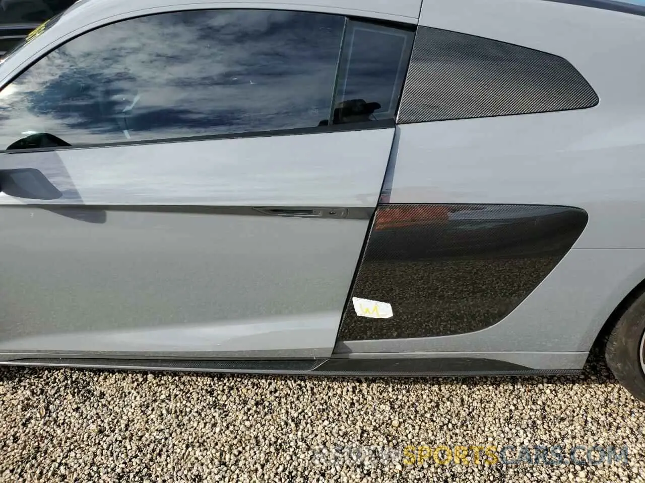 12 fotografías del automóvil dañado WUAKBAFX5N7900102 AUDI R8 2022