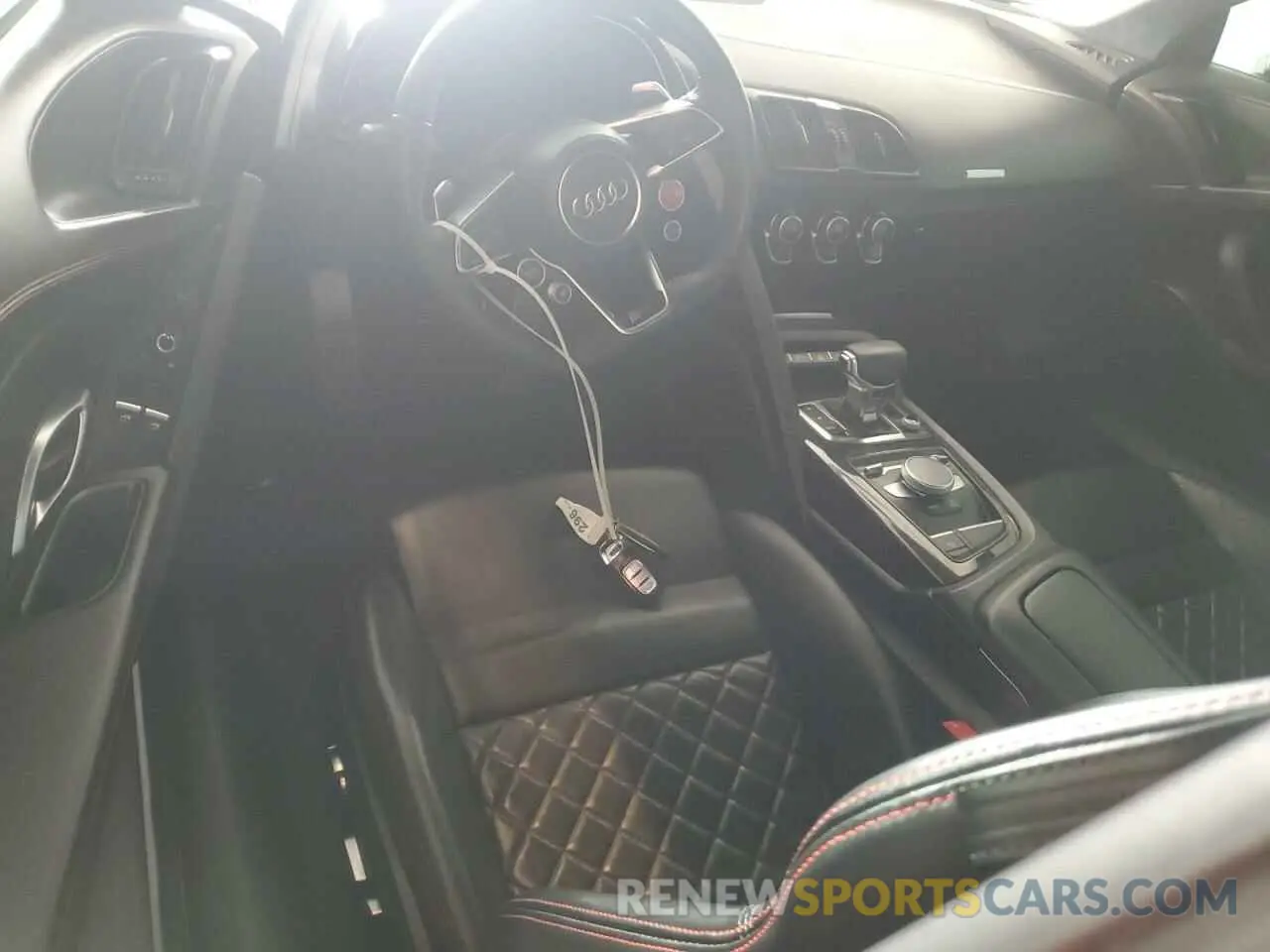 8 fotografías del automóvil dañado WUAKBAFX5N7900102 AUDI R8 2022