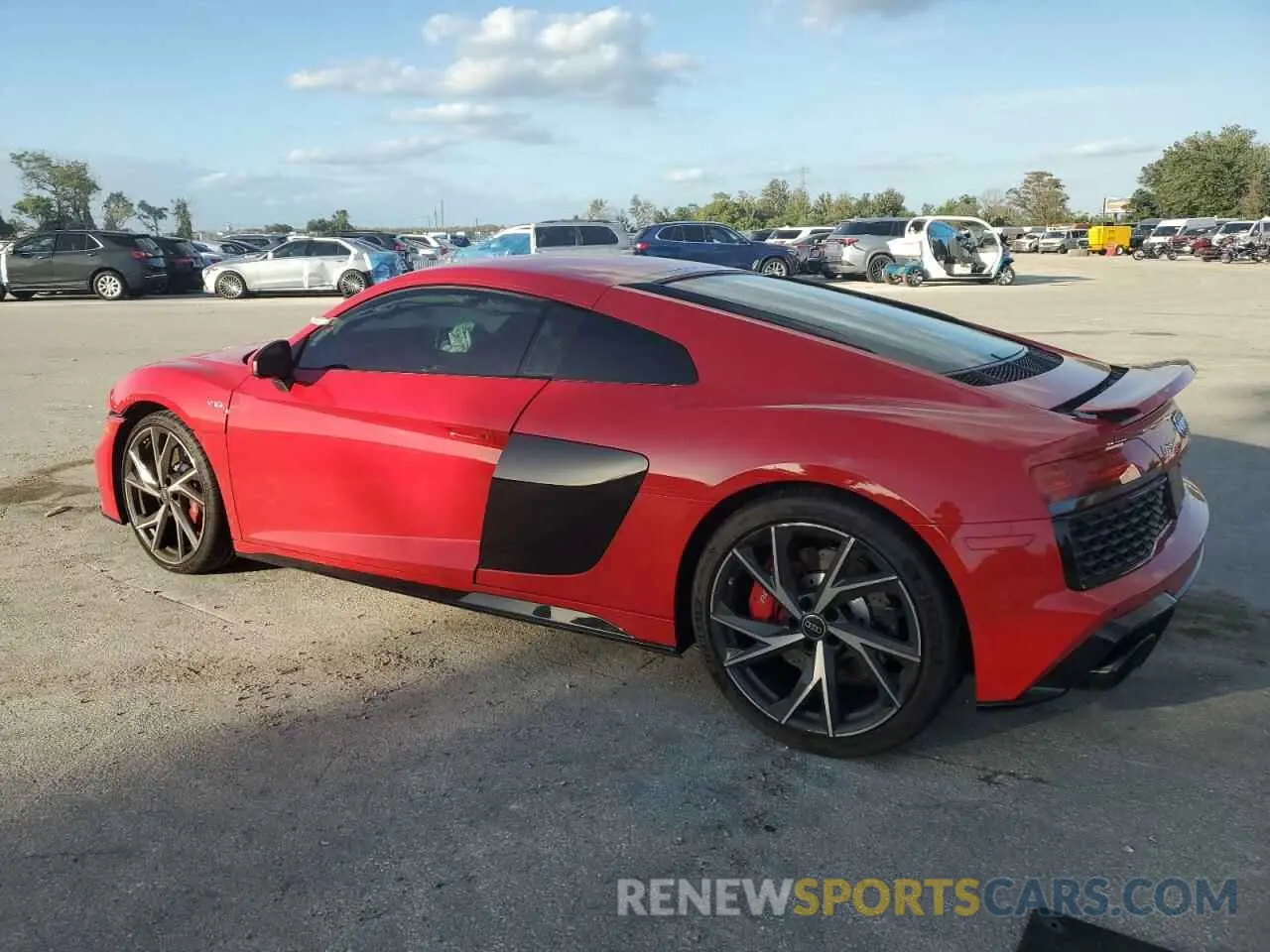 2 fotografías del automóvil dañado WUACEAFX6P7902424 AUDI R8 2023