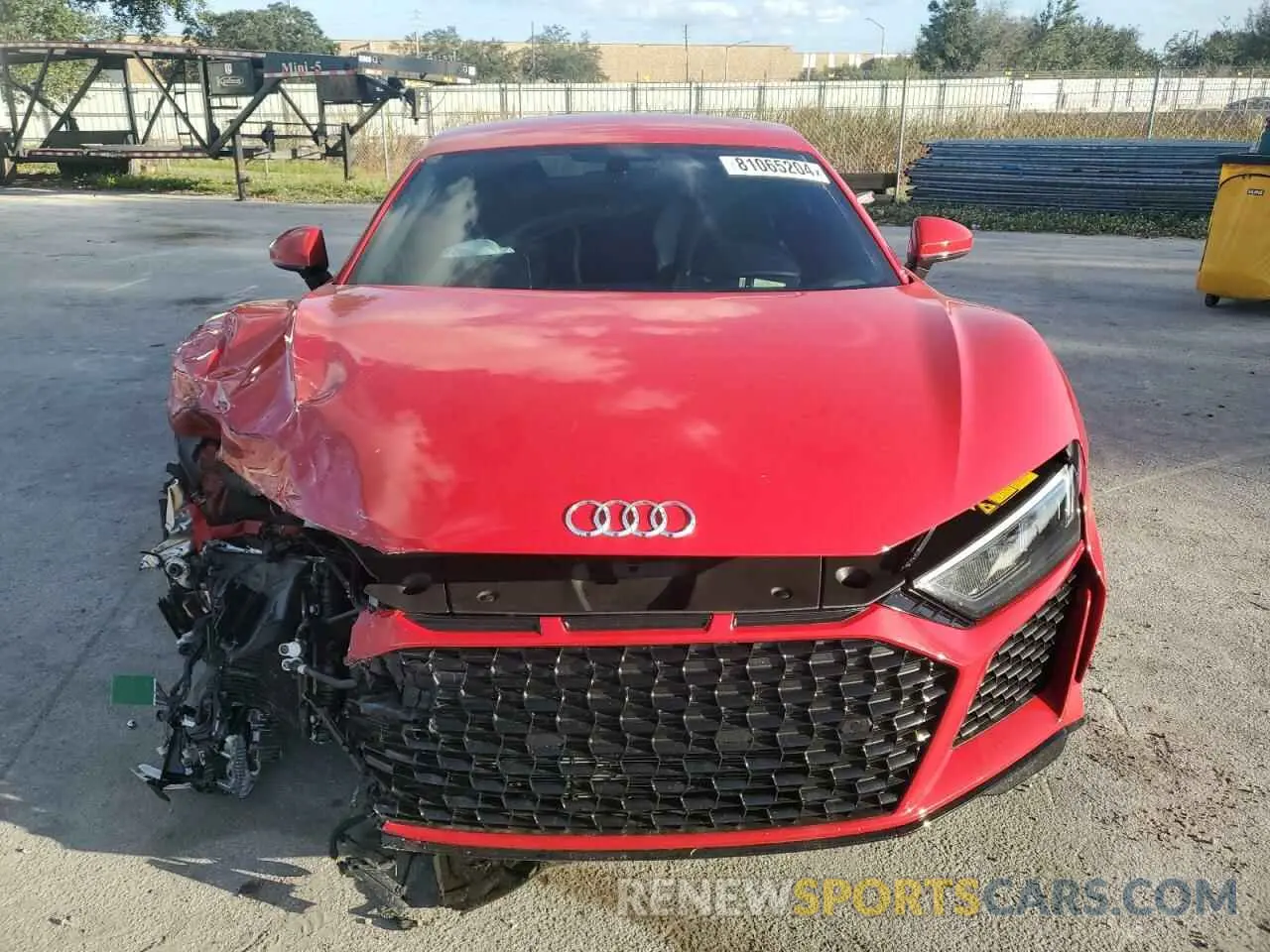 5 fotografías del automóvil dañado WUACEAFX6P7902424 AUDI R8 2023