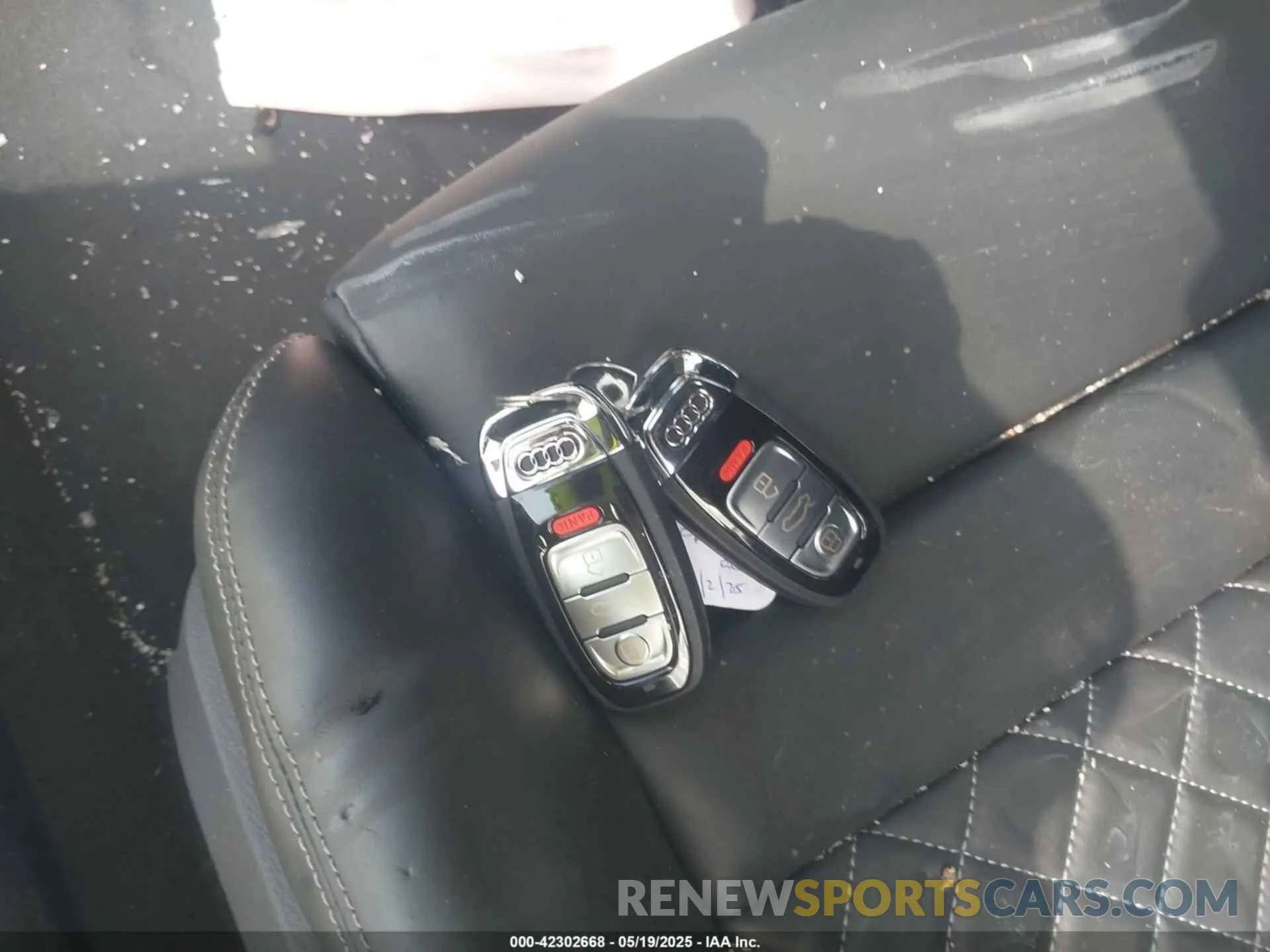 11 fotografías del automóvil dañado WUACEAFX9P7900280 AUDI R8 2023