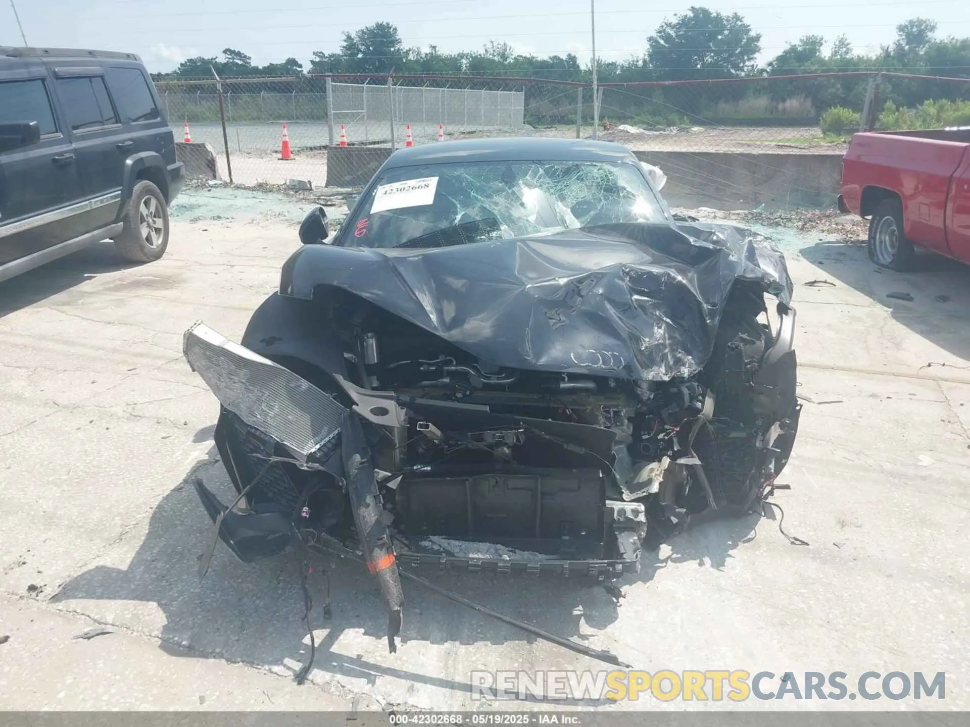12 fotografías del automóvil dañado WUACEAFX9P7900280 AUDI R8 2023