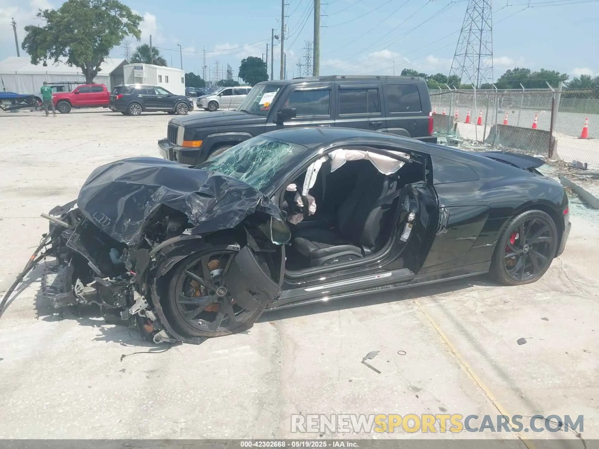 14 fotografías del automóvil dañado WUACEAFX9P7900280 AUDI R8 2023