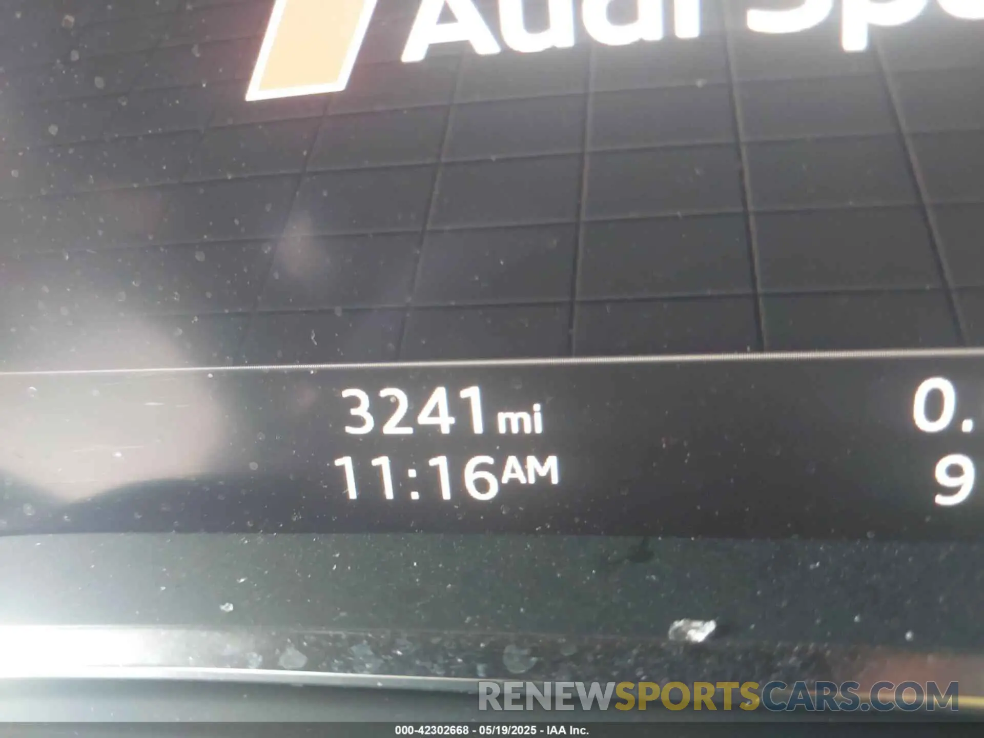 15 fotografías del automóvil dañado WUACEAFX9P7900280 AUDI R8 2023