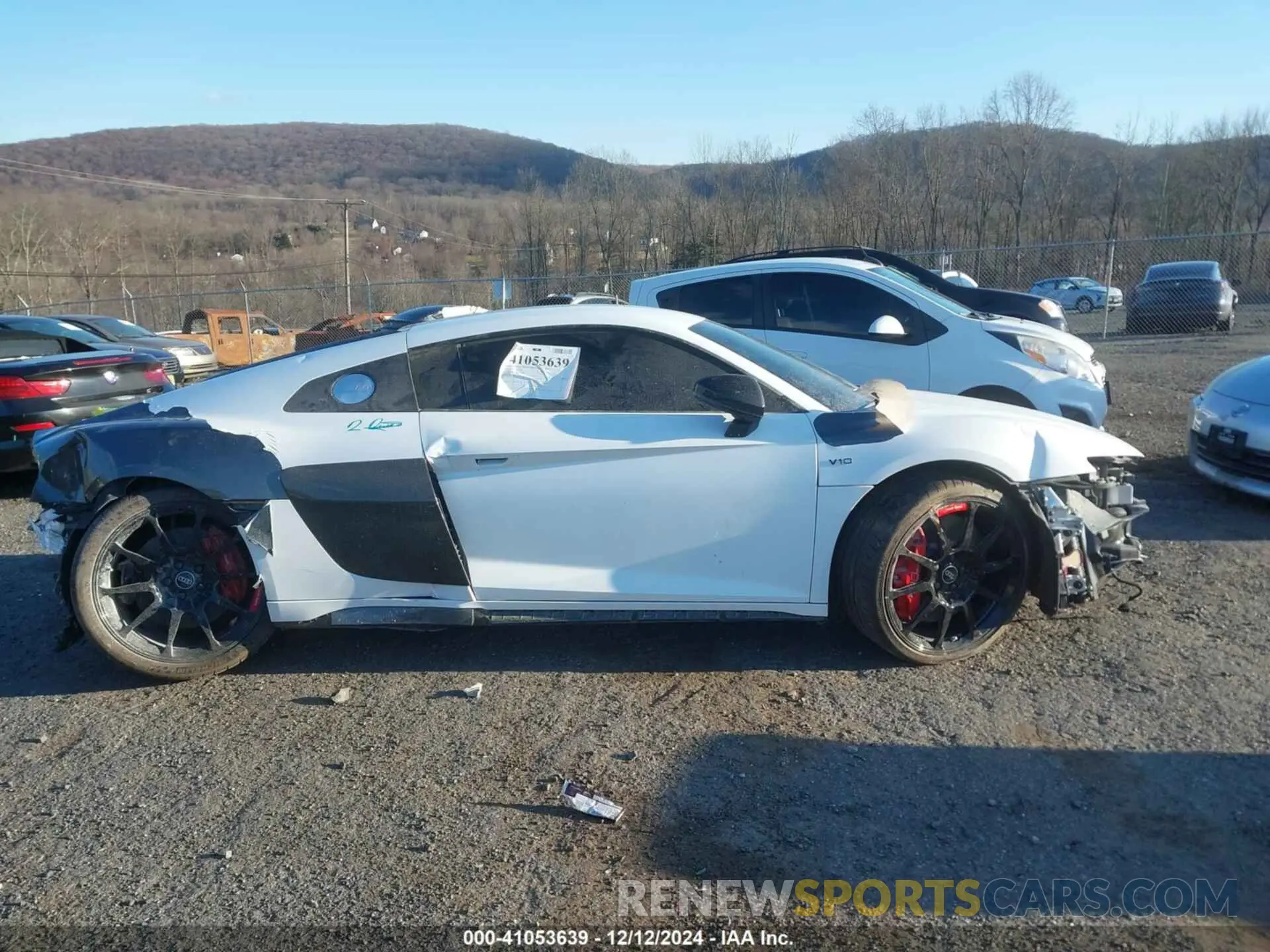 13 fotografías del automóvil dañado WUAGBAFX2P7900891 AUDI R8 2023
