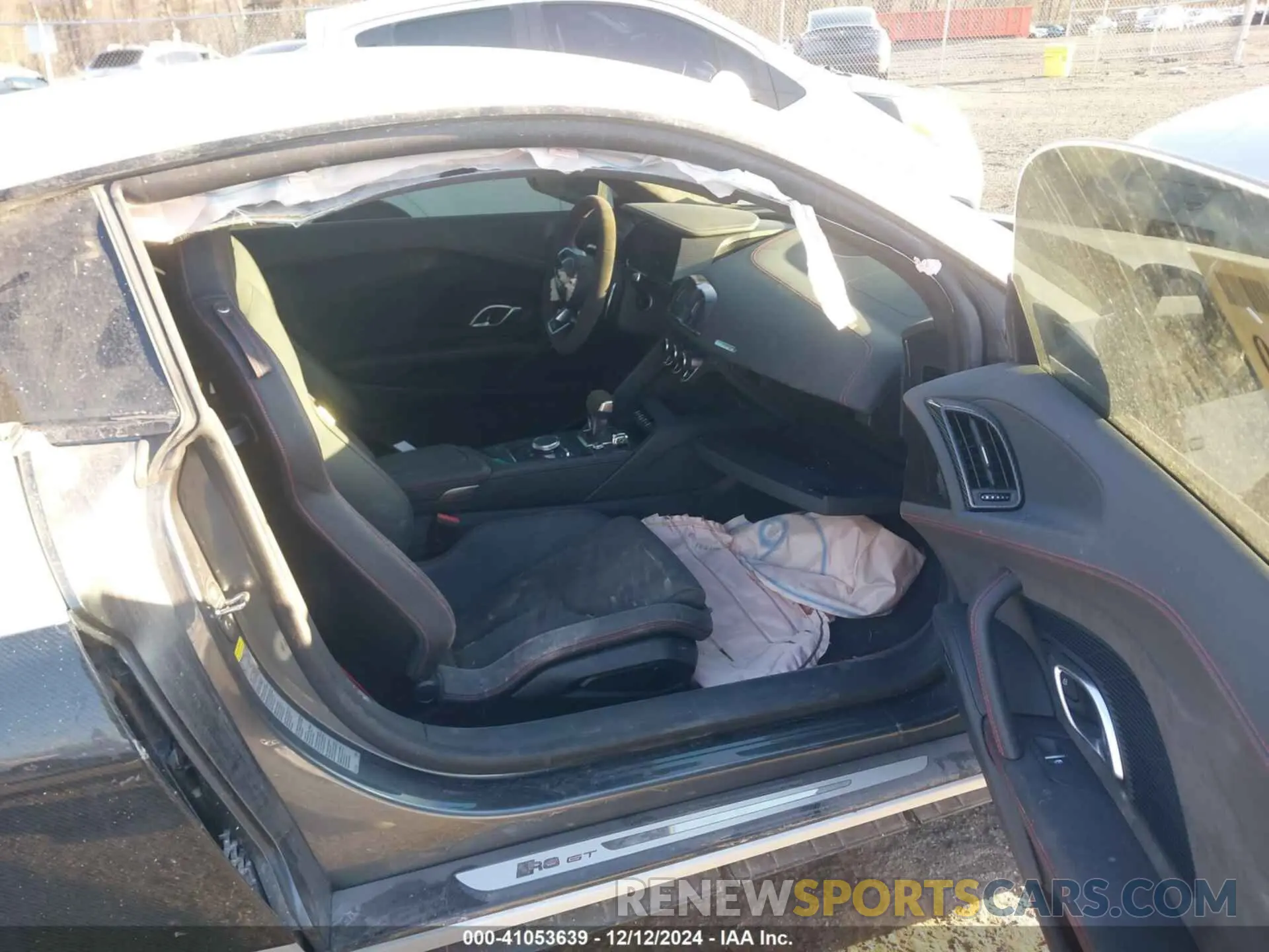 5 fotografías del automóvil dañado WUAGBAFX2P7900891 AUDI R8 2023