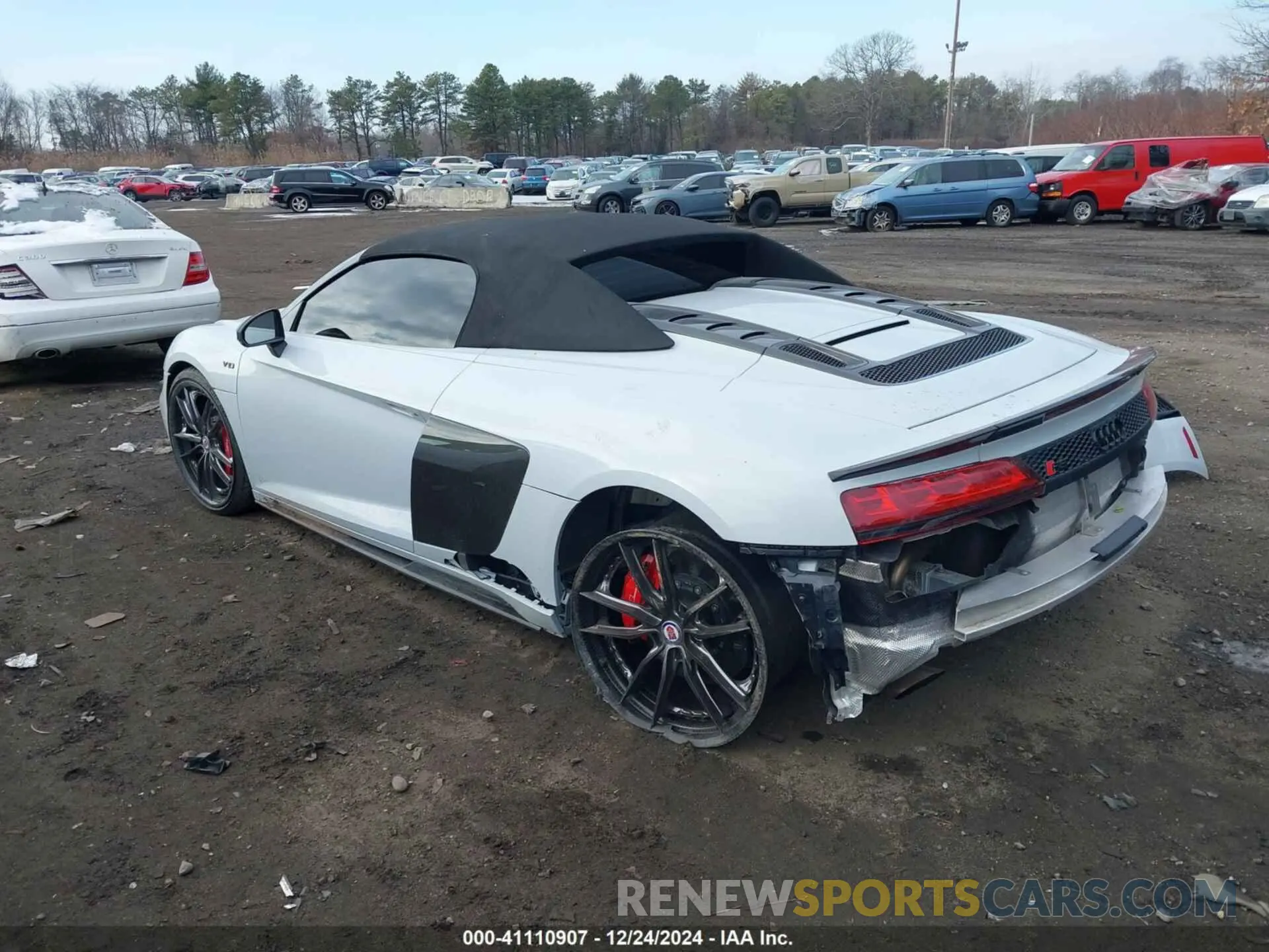 15 fotografías del automóvil dañado WUA4BCFX7P7901324 AUDI R8 SPYDER 2023