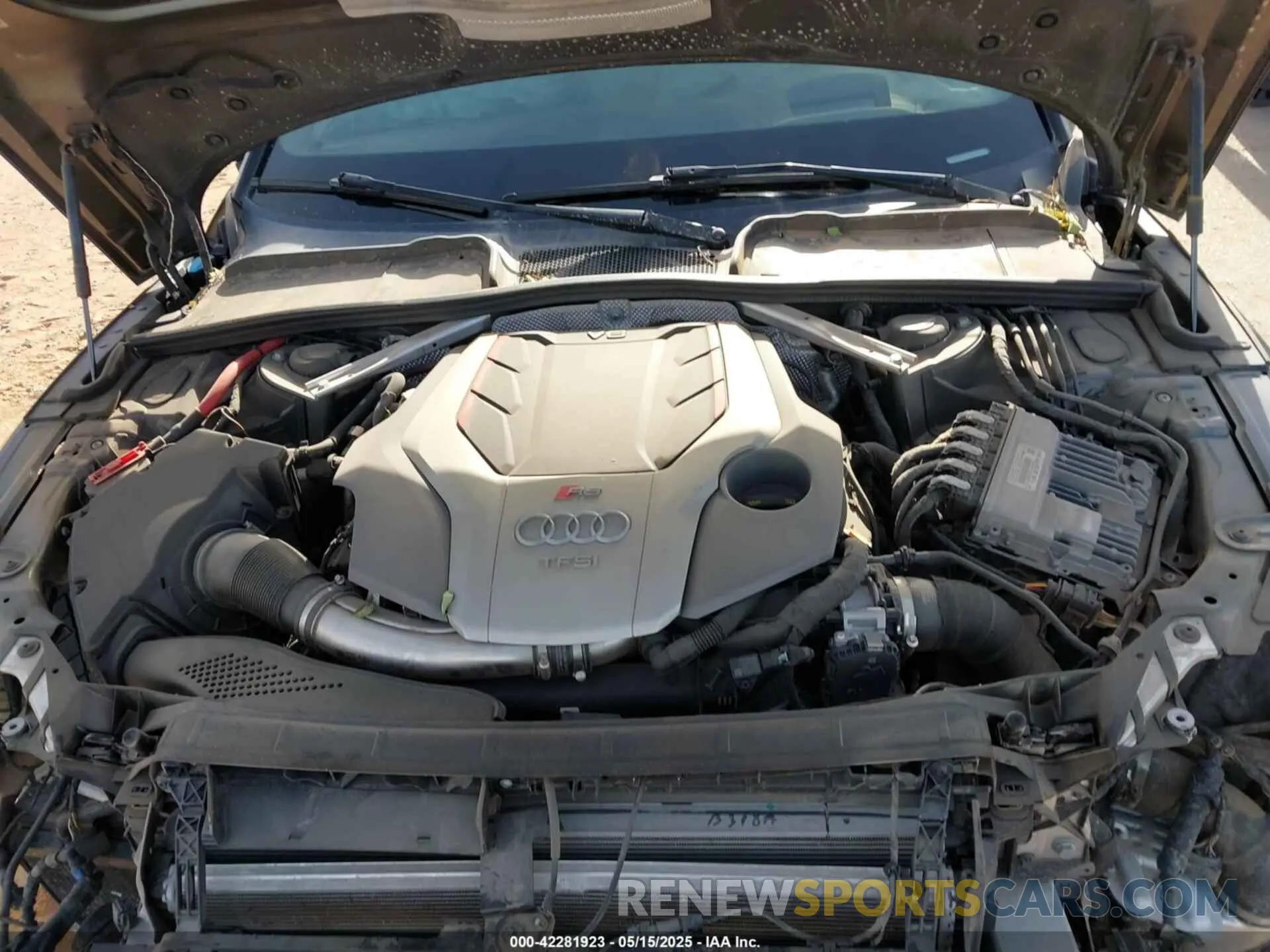 10 fotografías del automóvil dañado WUAPWAF56KA903873 AUDI RS 5 2019