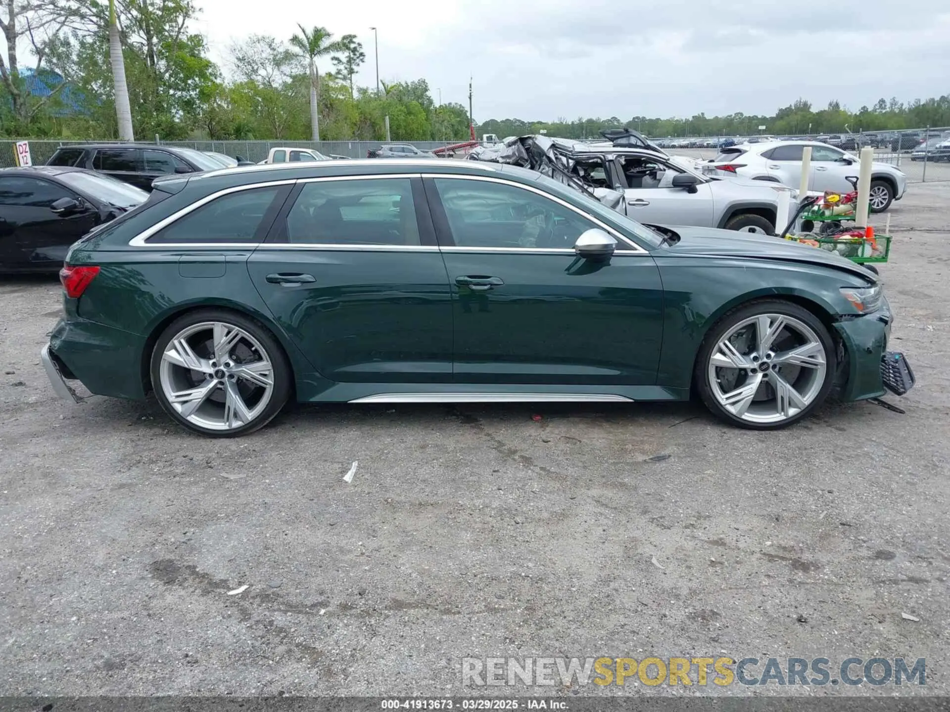 13 fotografías del automóvil dañado WUA1CBF21PN901104 AUDI RS 6 AVANT 2023