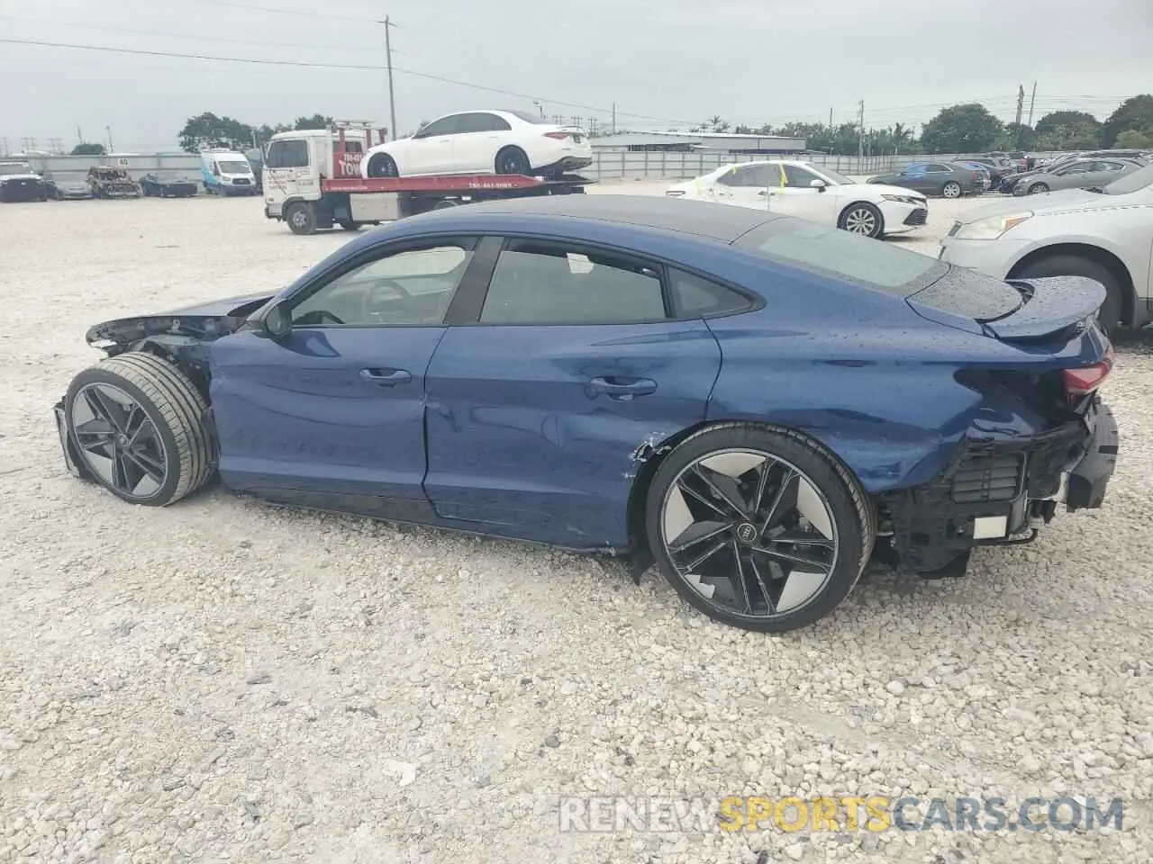 2 fotografías del automóvil dañado WAUBHBFW1P7903684 AUDI RS E-TRON 2023