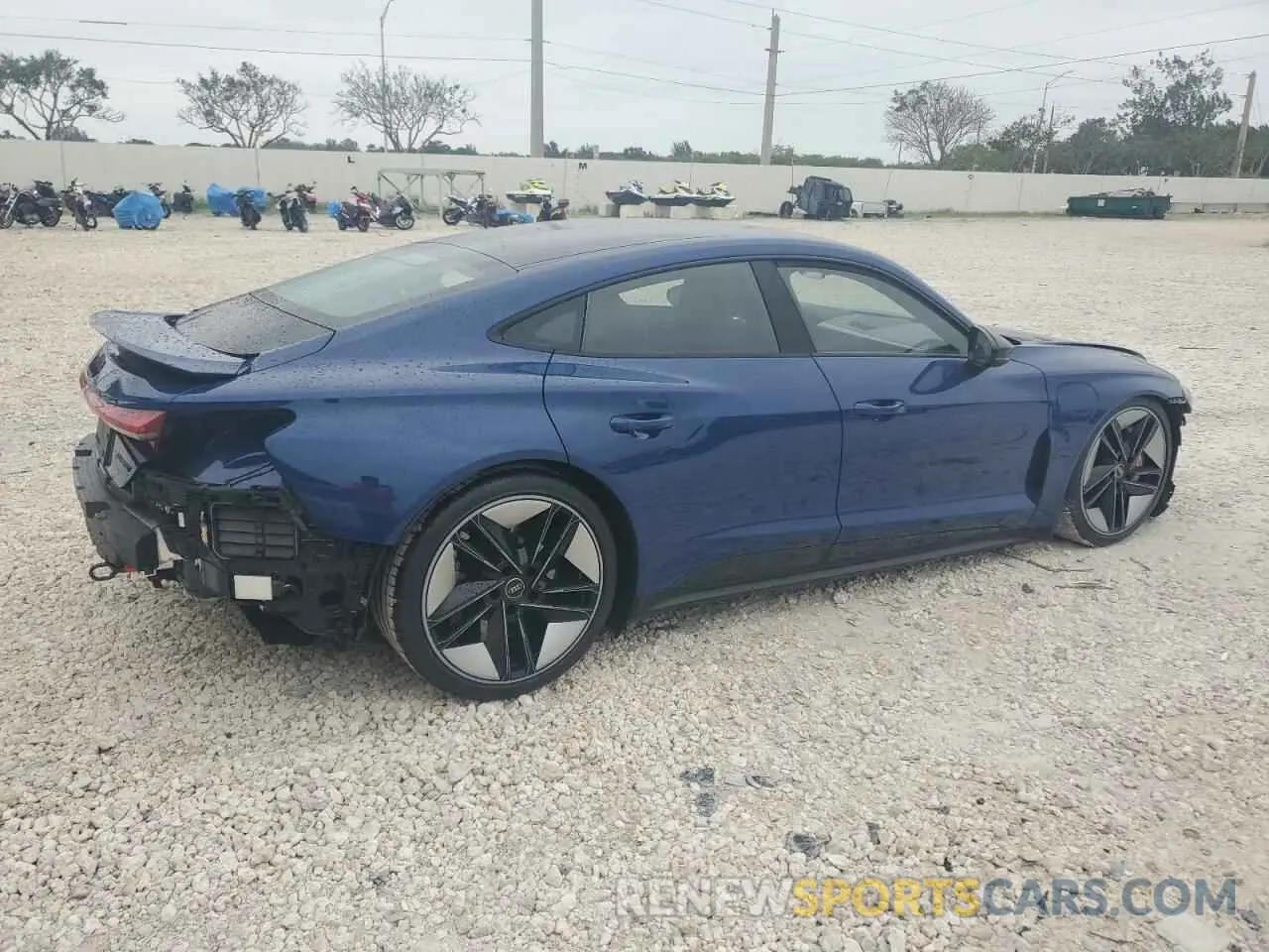 3 fotografías del automóvil dañado WAUBHBFW1P7903684 AUDI RS E-TRON 2023