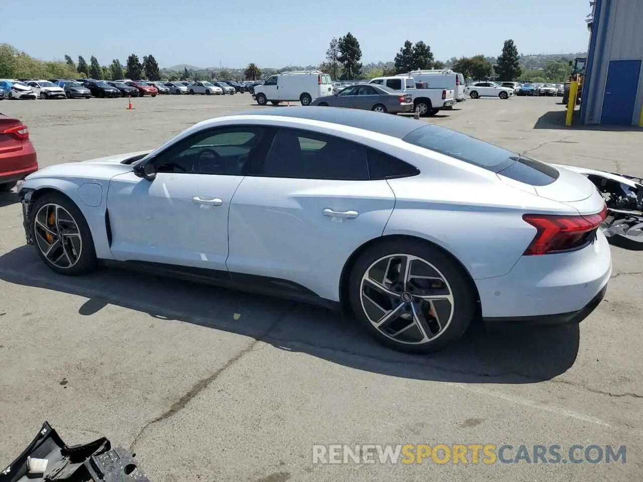 2 fotografías del automóvil dañado WAUBHBFW4P7902528 AUDI RS E-TRON 2023