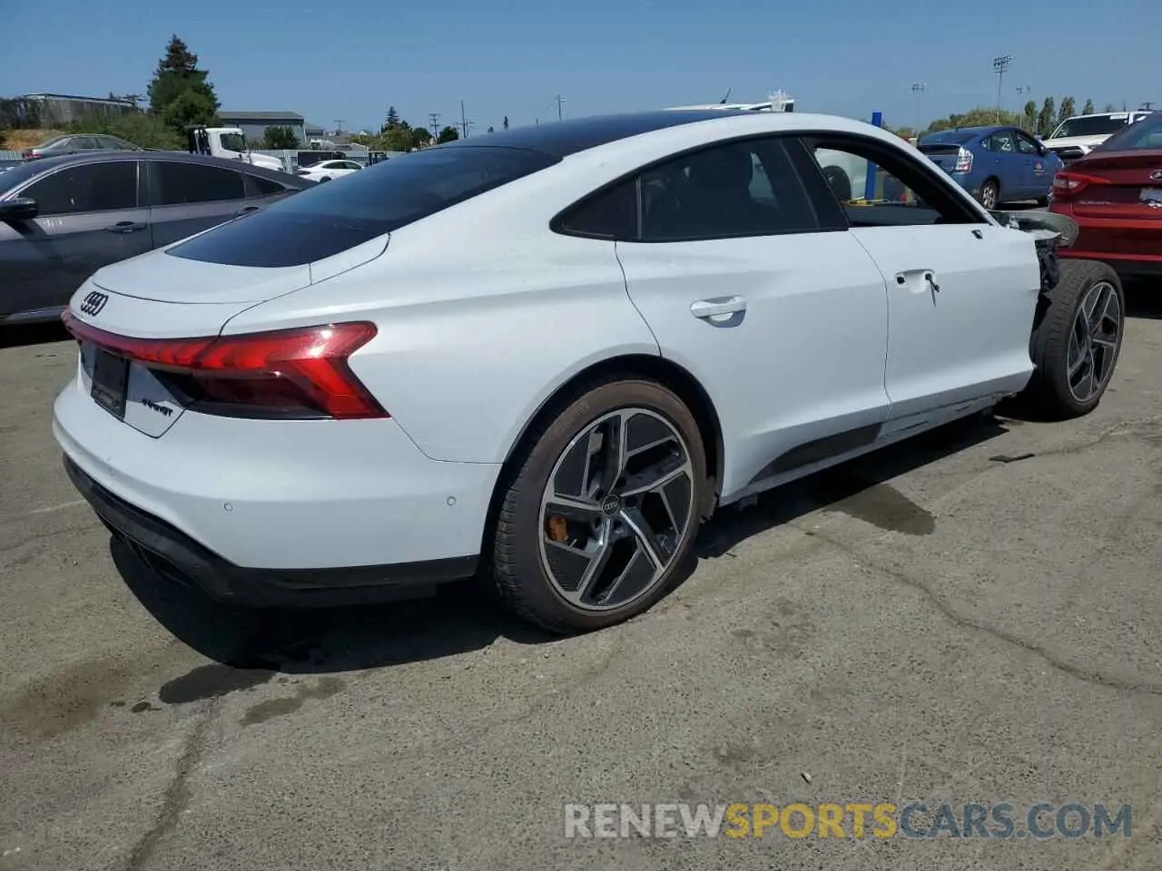 3 fotografías del automóvil dañado WAUBHBFW4P7902528 AUDI RS E-TRON 2023