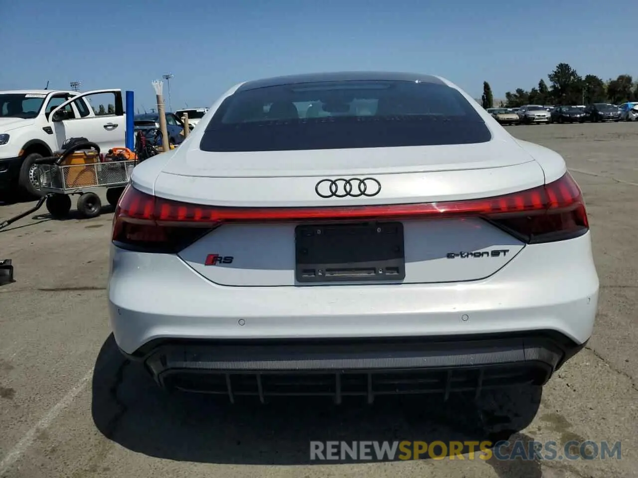 6 fotografías del automóvil dañado WAUBHBFW4P7902528 AUDI RS E-TRON 2023