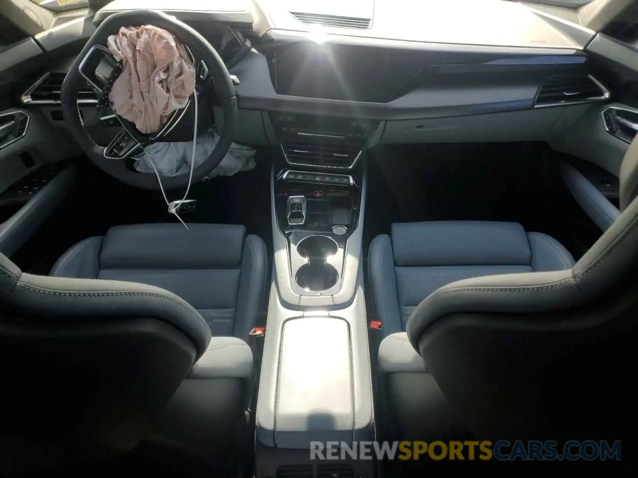 8 fotografías del automóvil dañado WAUBHBFW7P7903740 AUDI RS E-TRON 2023