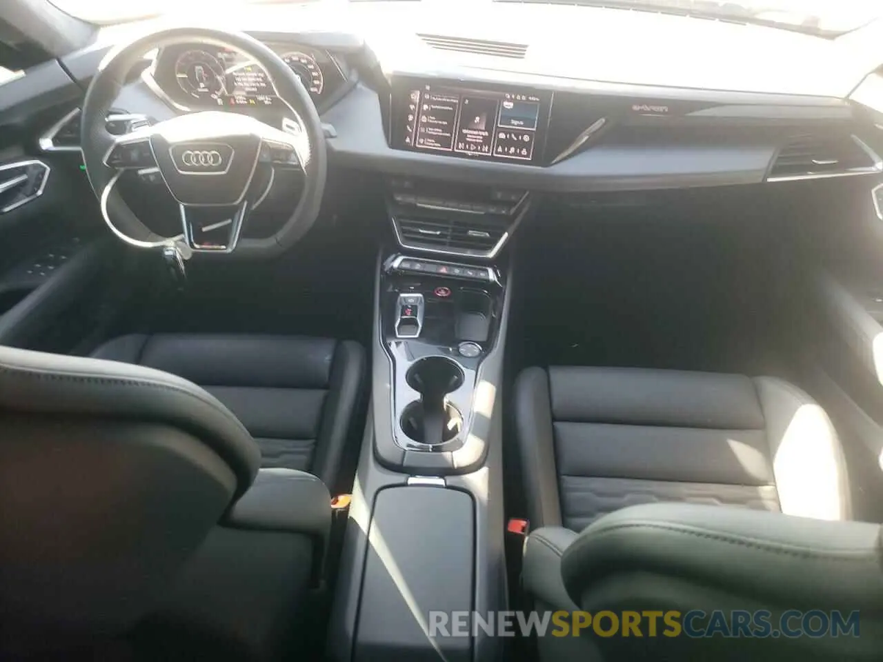 8 fotografías del automóvil dañado WAUAHBFW1R7901898 AUDI RS E-TRON 2024