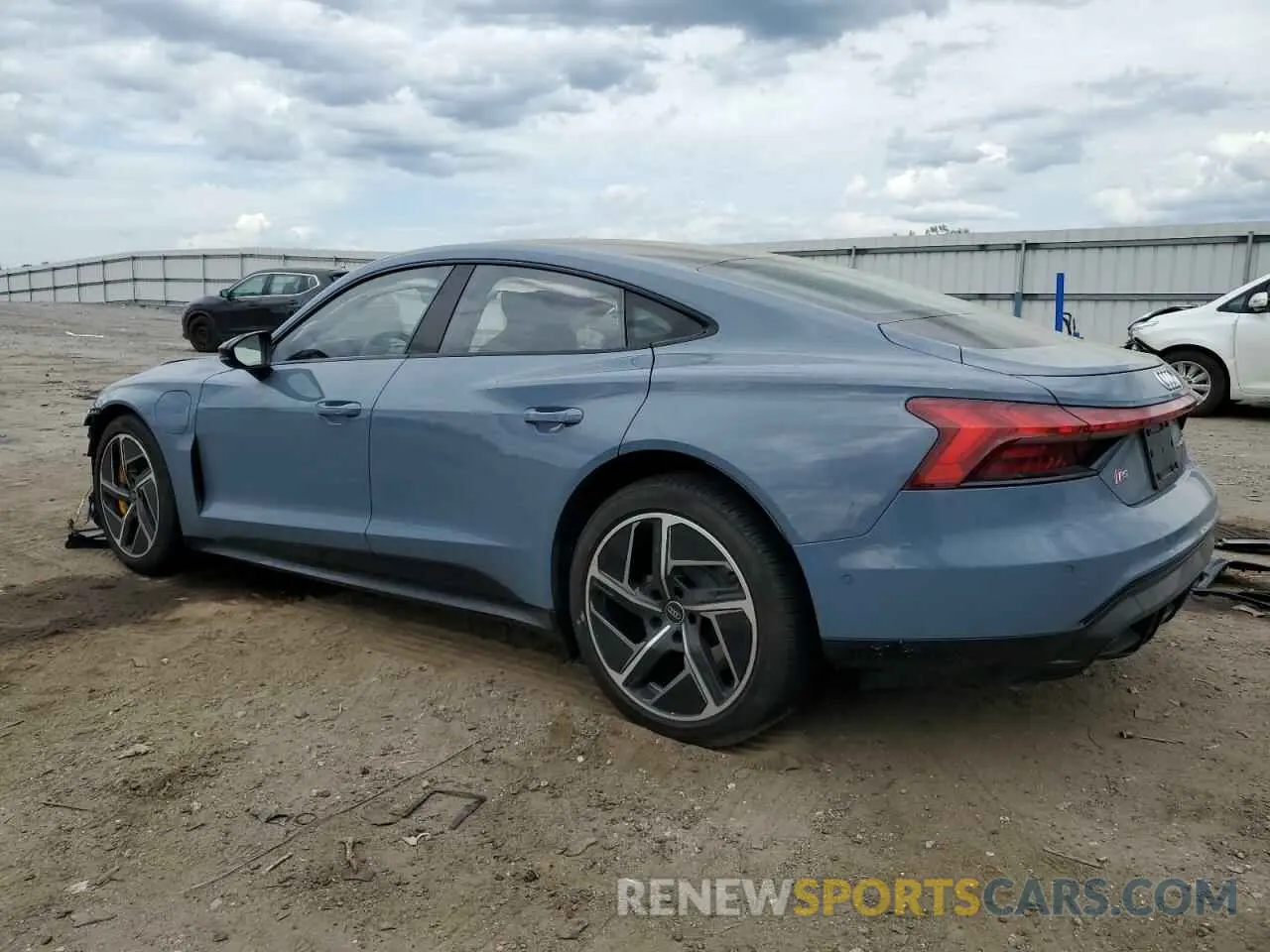 2 fotografías del automóvil dañado WAUAHBFW5R7901225 AUDI RS E-TRON 2024