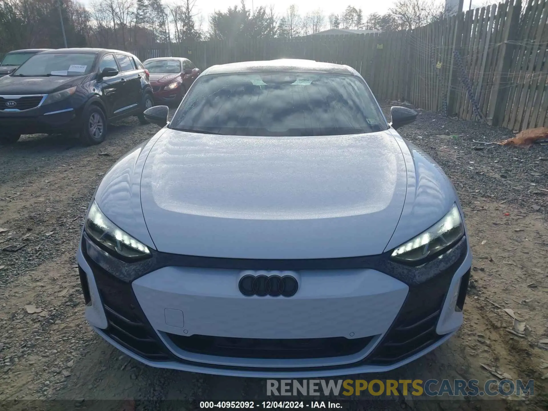 12 fotografías del automóvil dañado WAUBHBFW5P7903655 AUDI RS E-TRON GT 2023